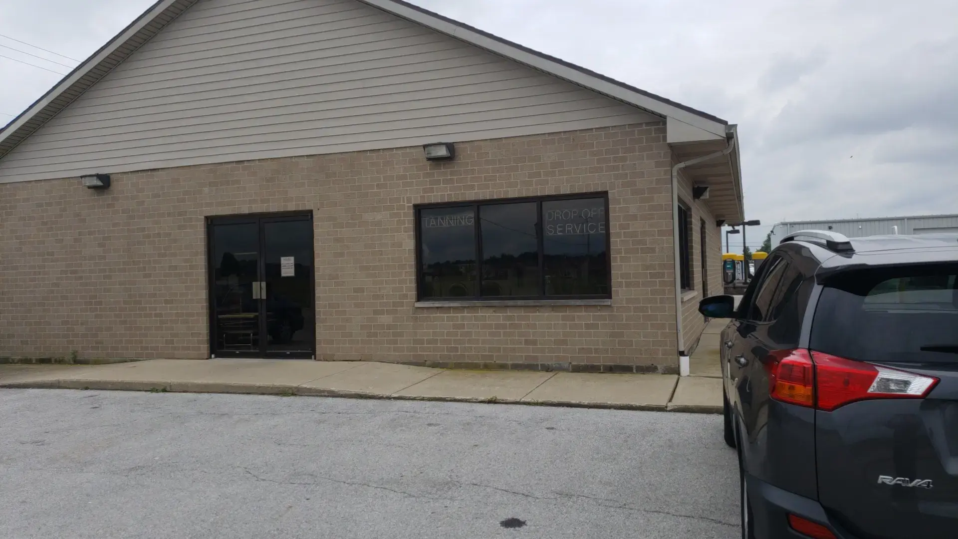 Wash Haus Laundromat & Car Wash thumbnail 11
