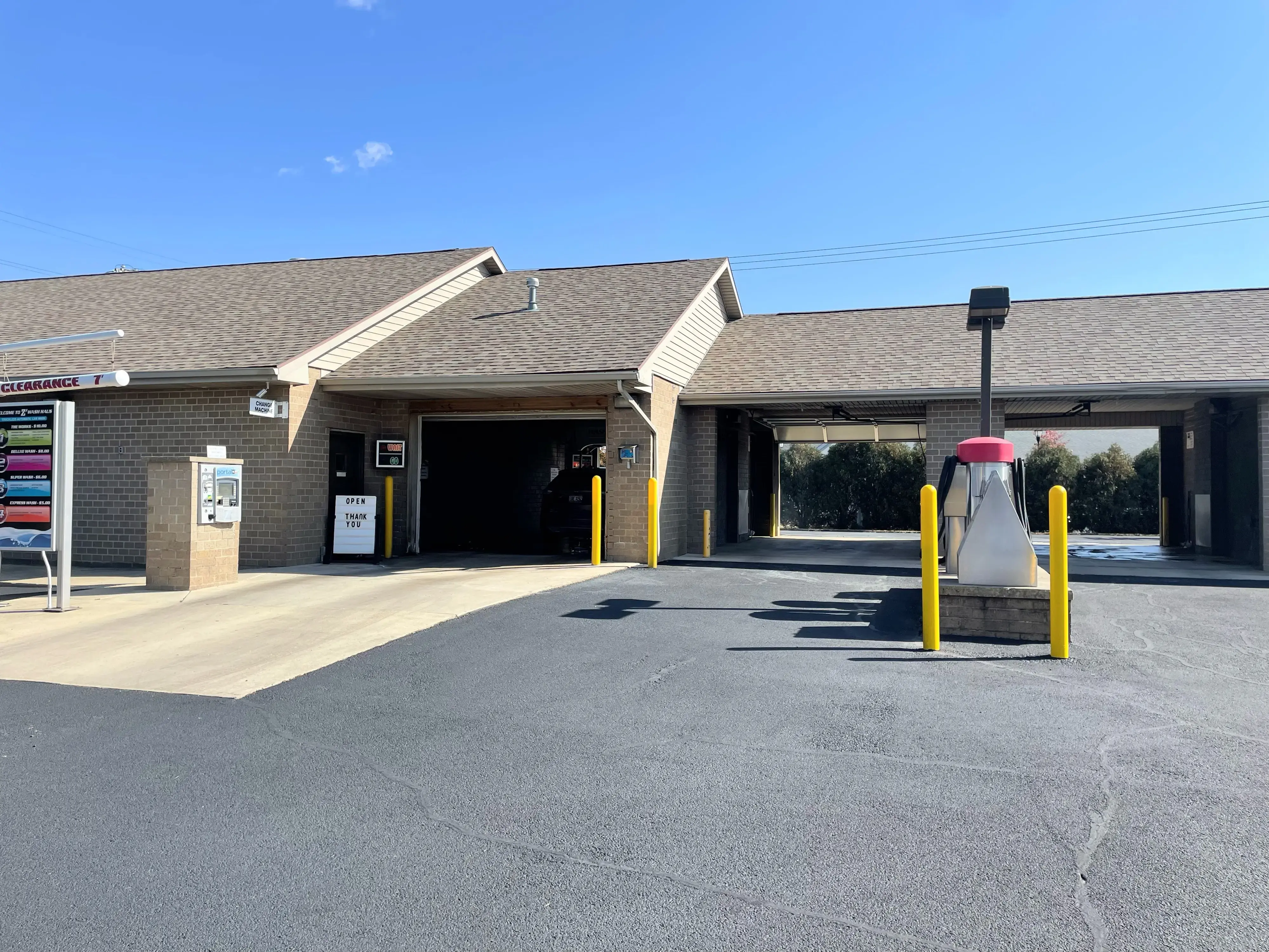 Wash Haus Laundromat & Car Wash thumbnail 17