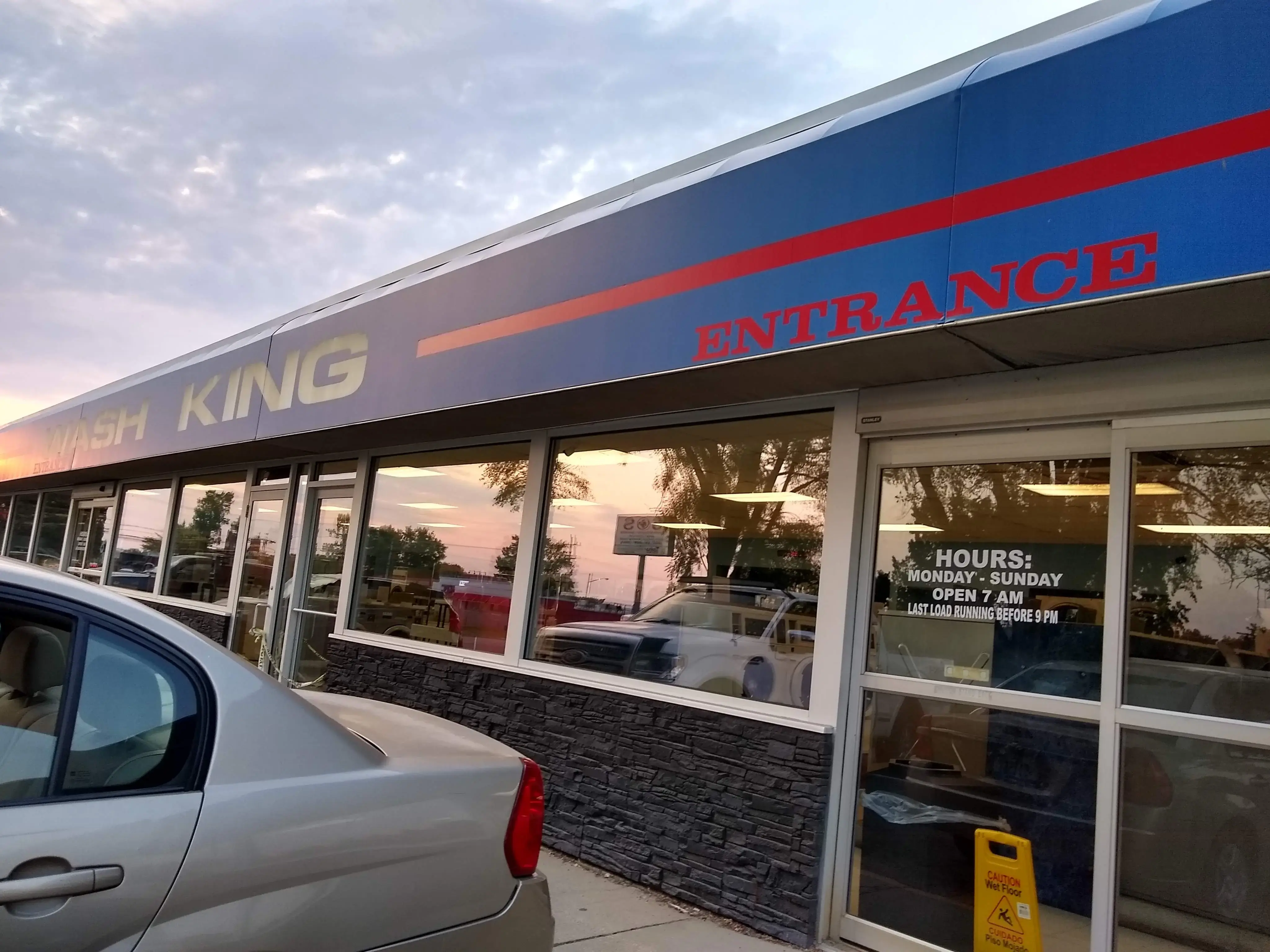 Wash King Laundry - Image 1