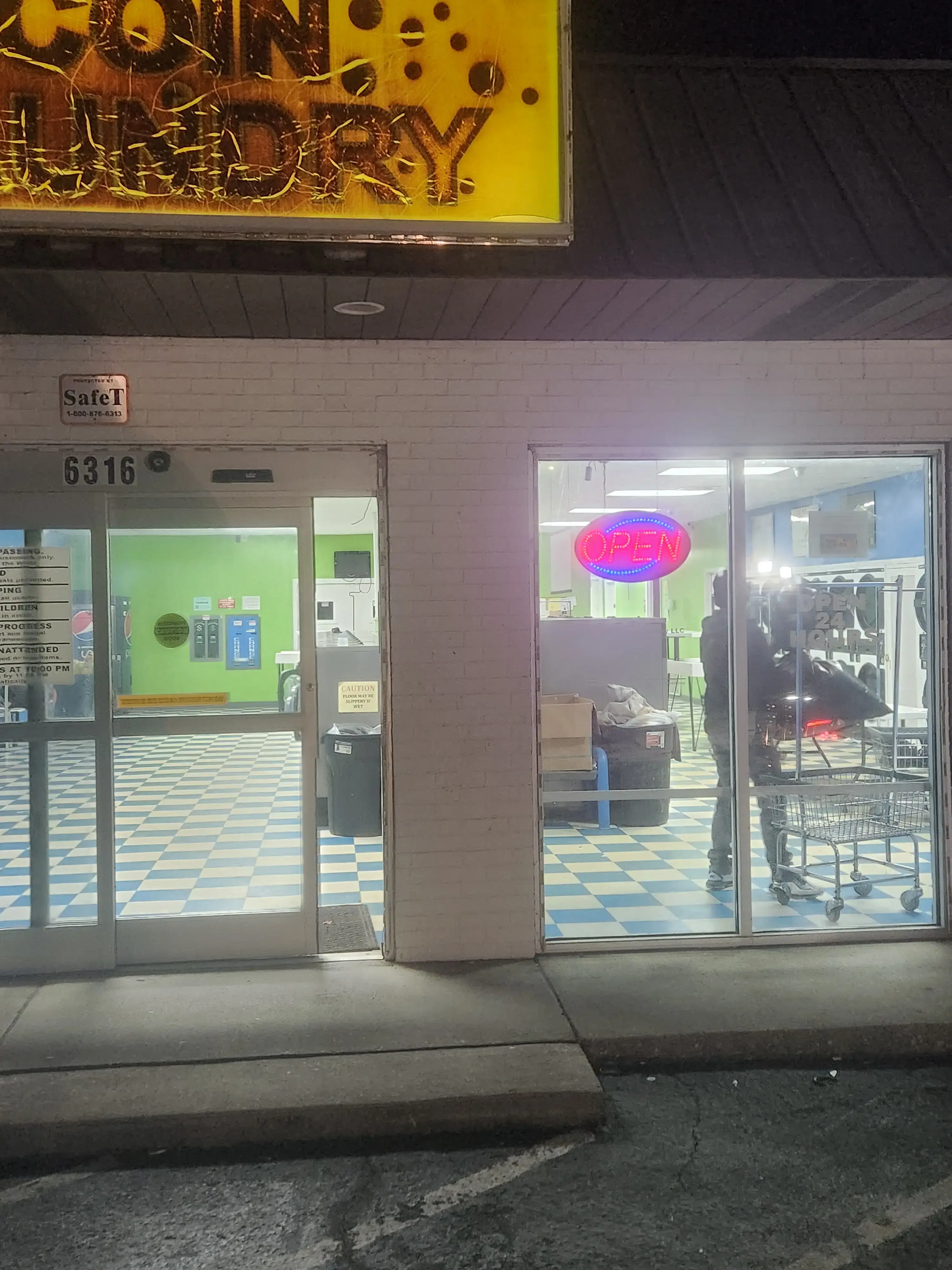 Wash Me Coin Laundry - Image 11
