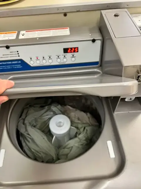 Wash-n-Dri Laundromat thumbnail 8