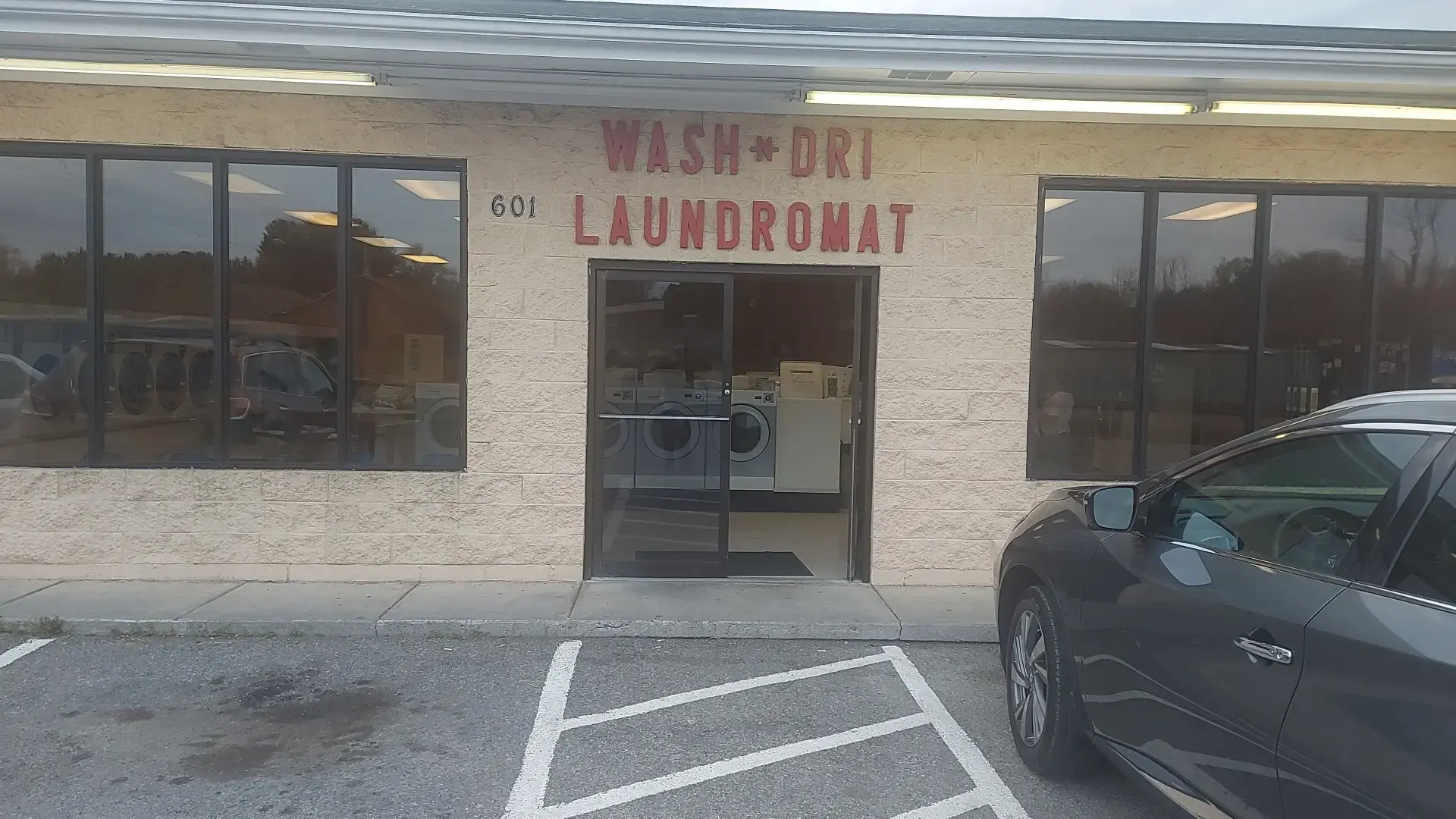 Wash-n-Dri Laundromat - Image 6