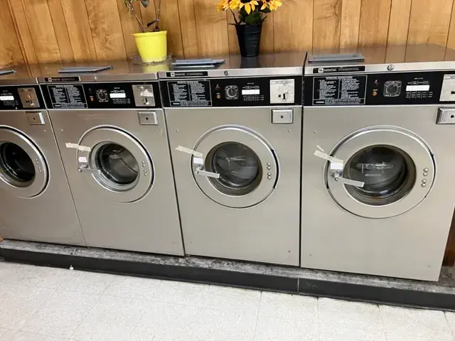 Wash-n-Dri Laundromat - Image 2