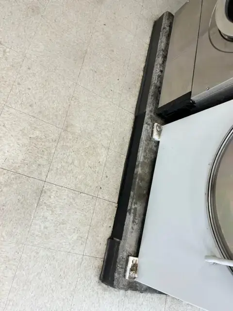 Wash-n-Dri Laundromat thumbnail 11