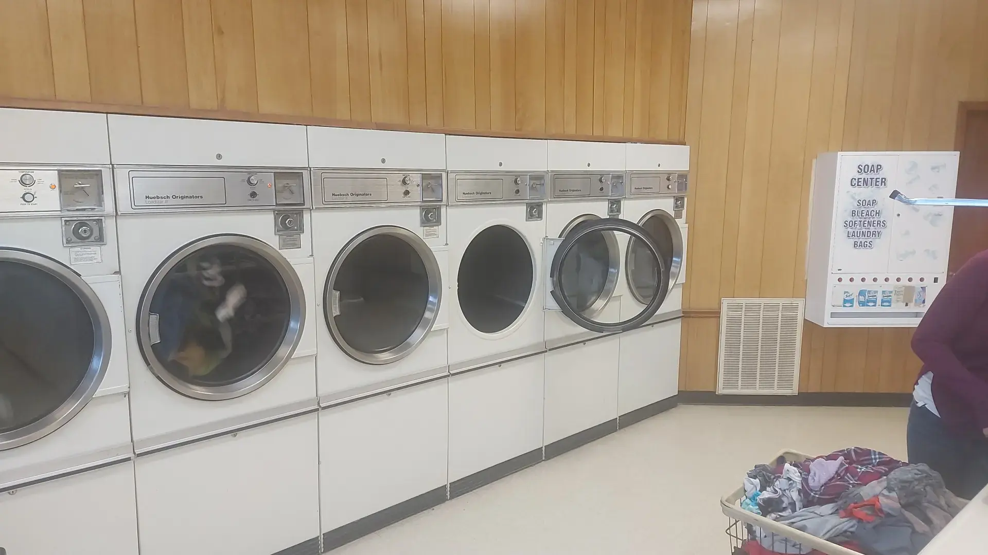Wash-n-Dri Laundromat - Image 15