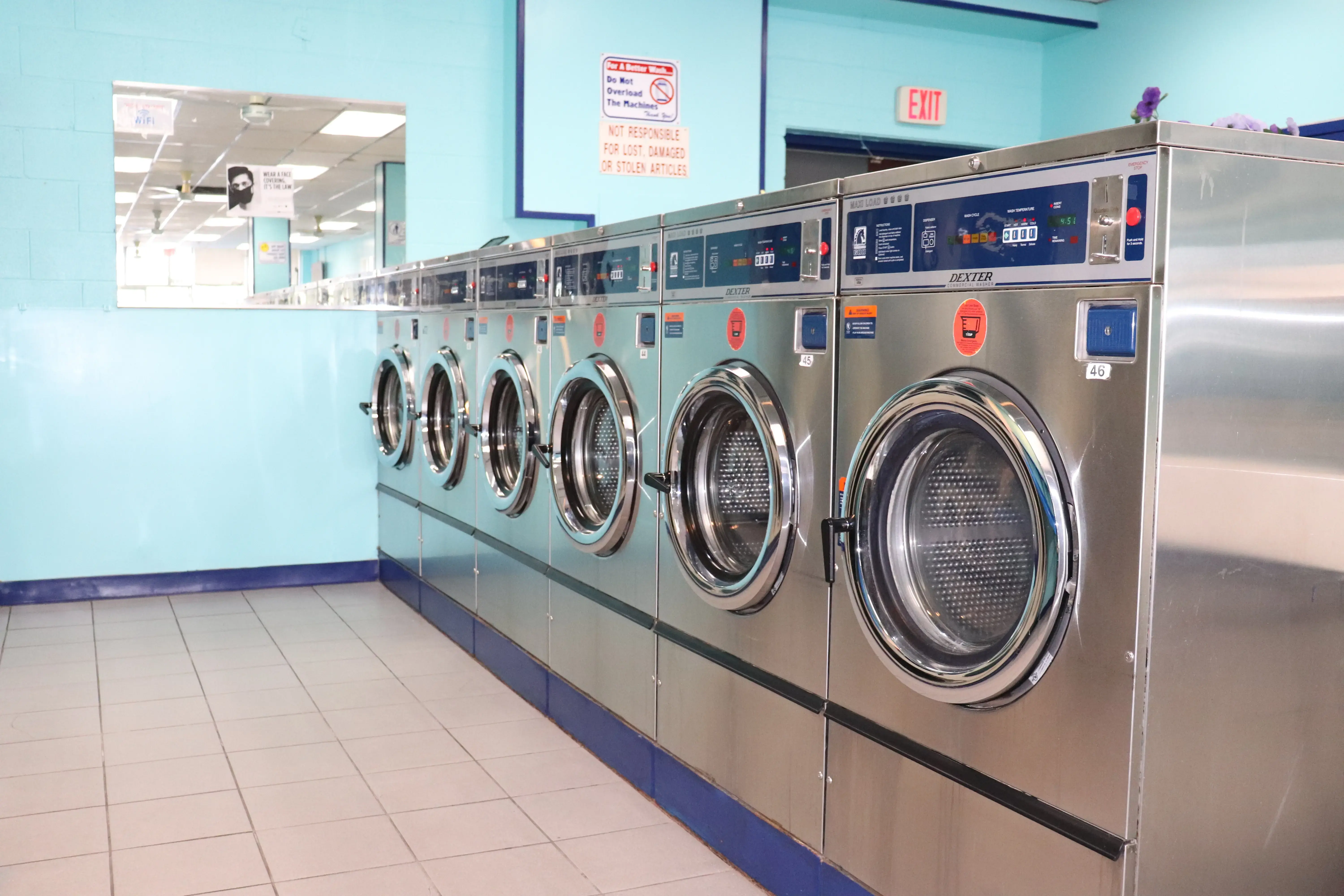 Wash 'N Dry Laundromat - Image 7