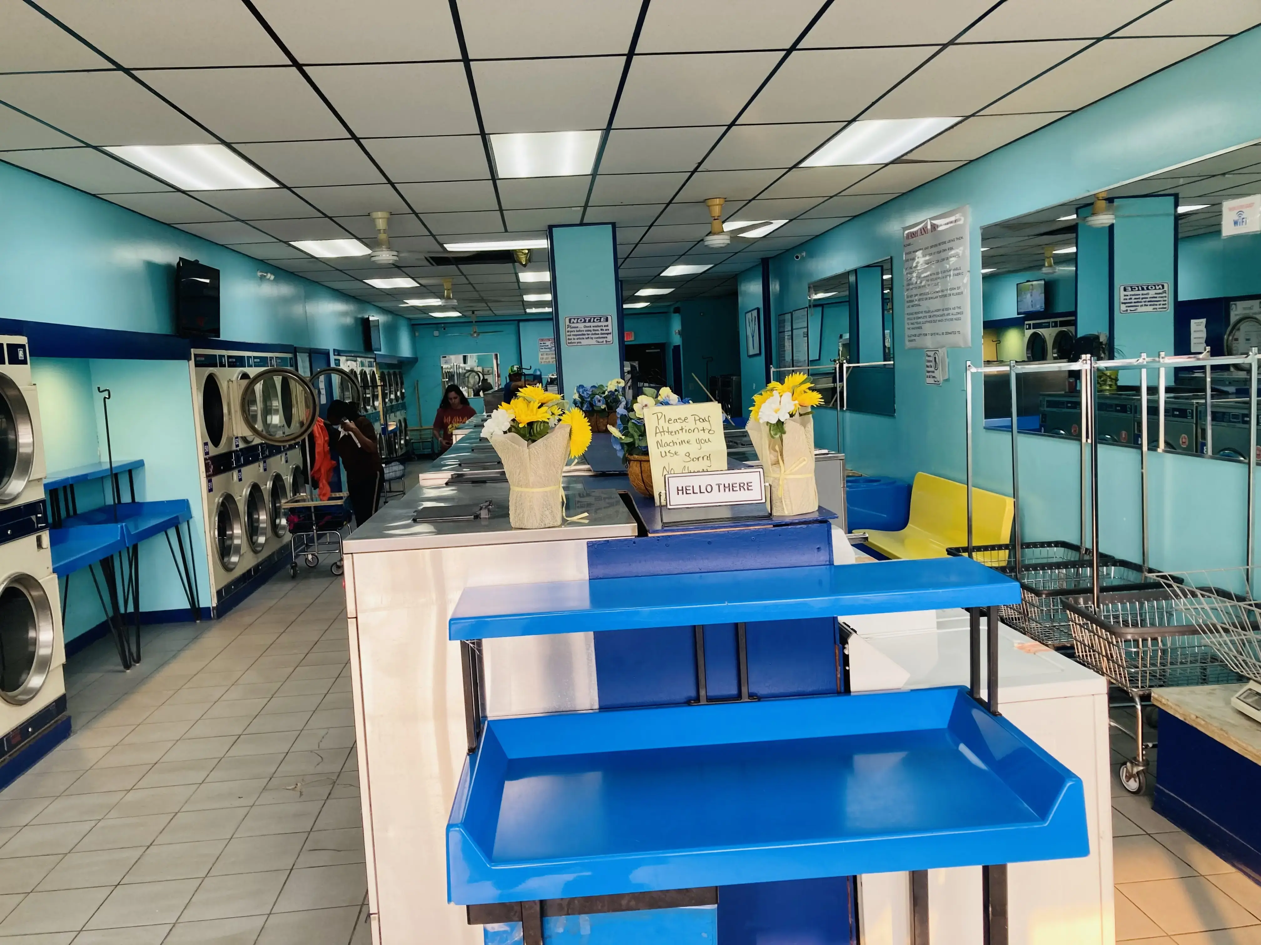 Wash 'N Dry Laundromat - Image 10