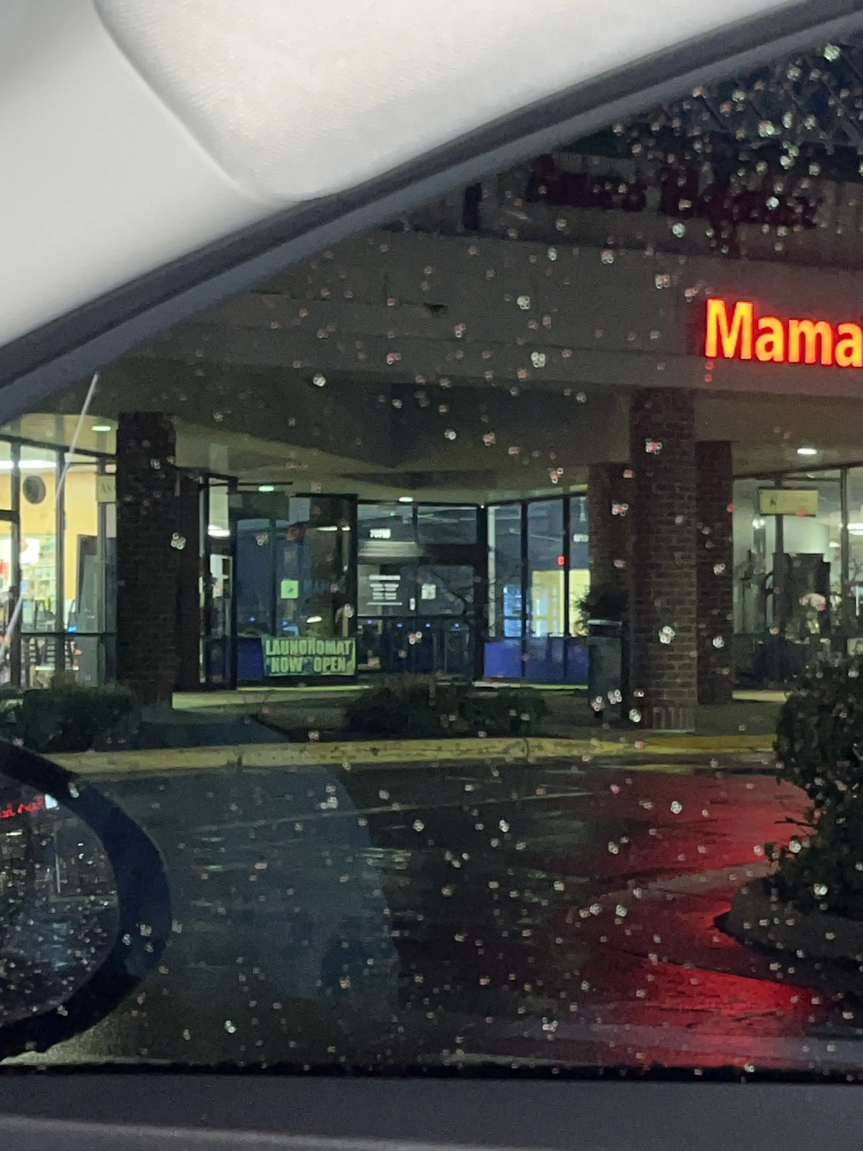 Wash N' Dry Laundromat thumbnail 20