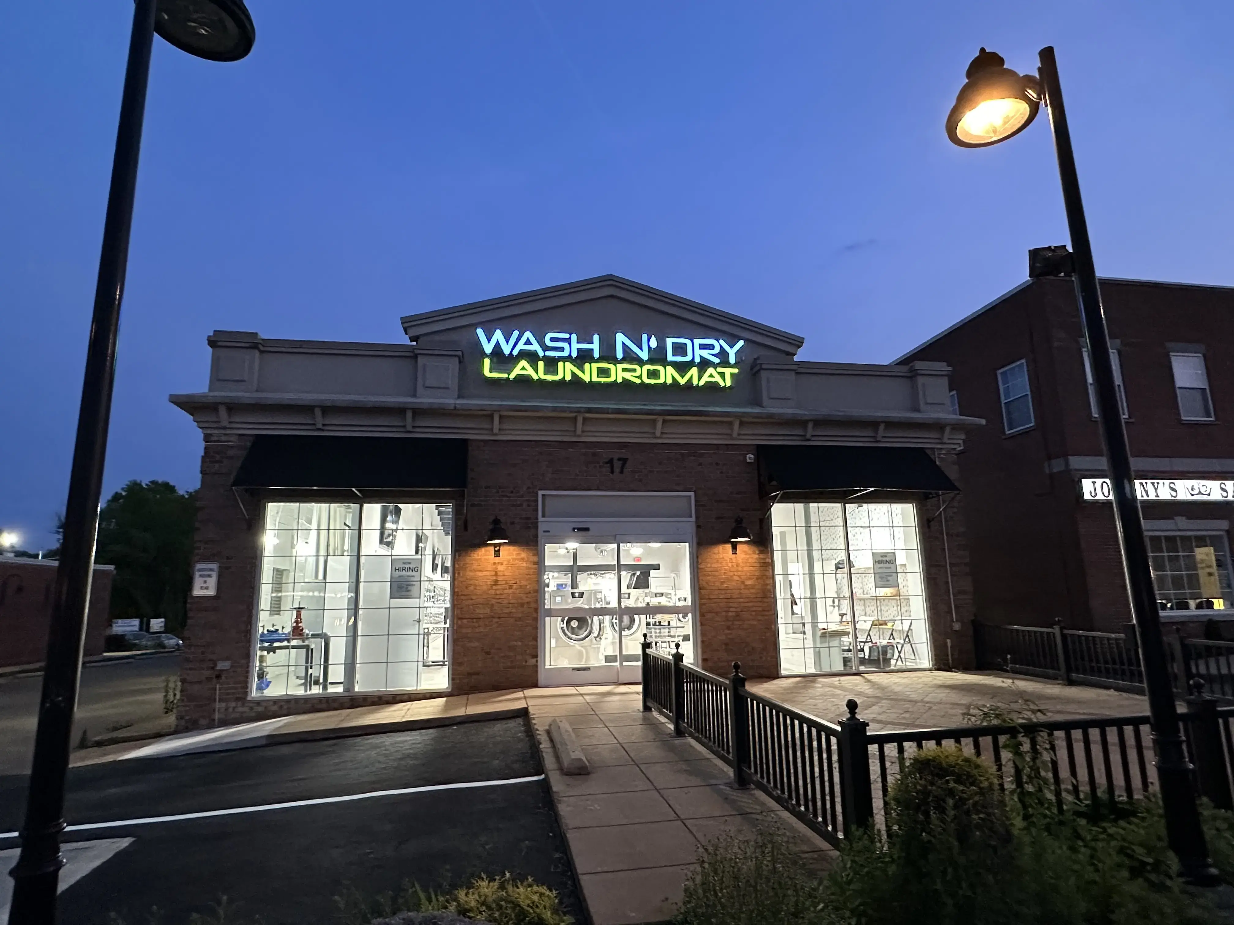 Wash N' Dry Laundromat - Image 6