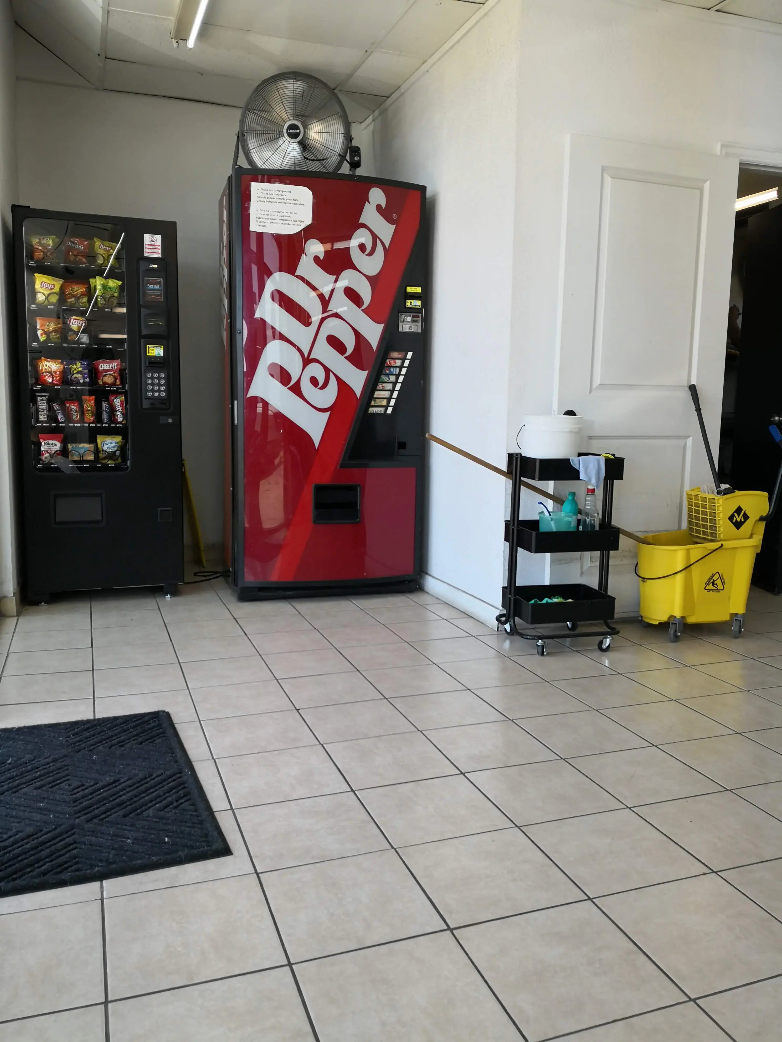 Wash N Go Coin Laundry #2 - Image 4