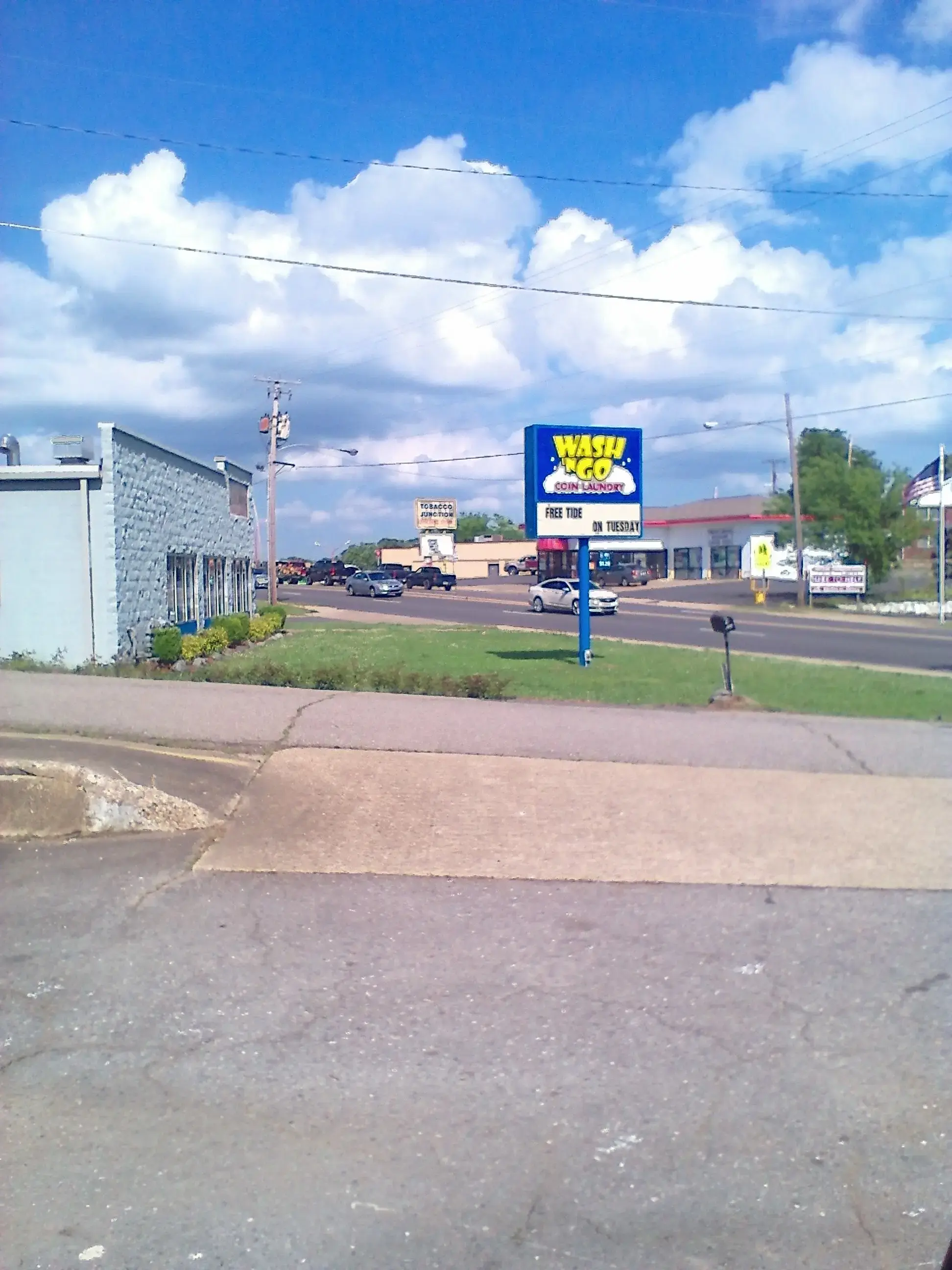 Wash-N-Go Coin Laundry thumbnail 14