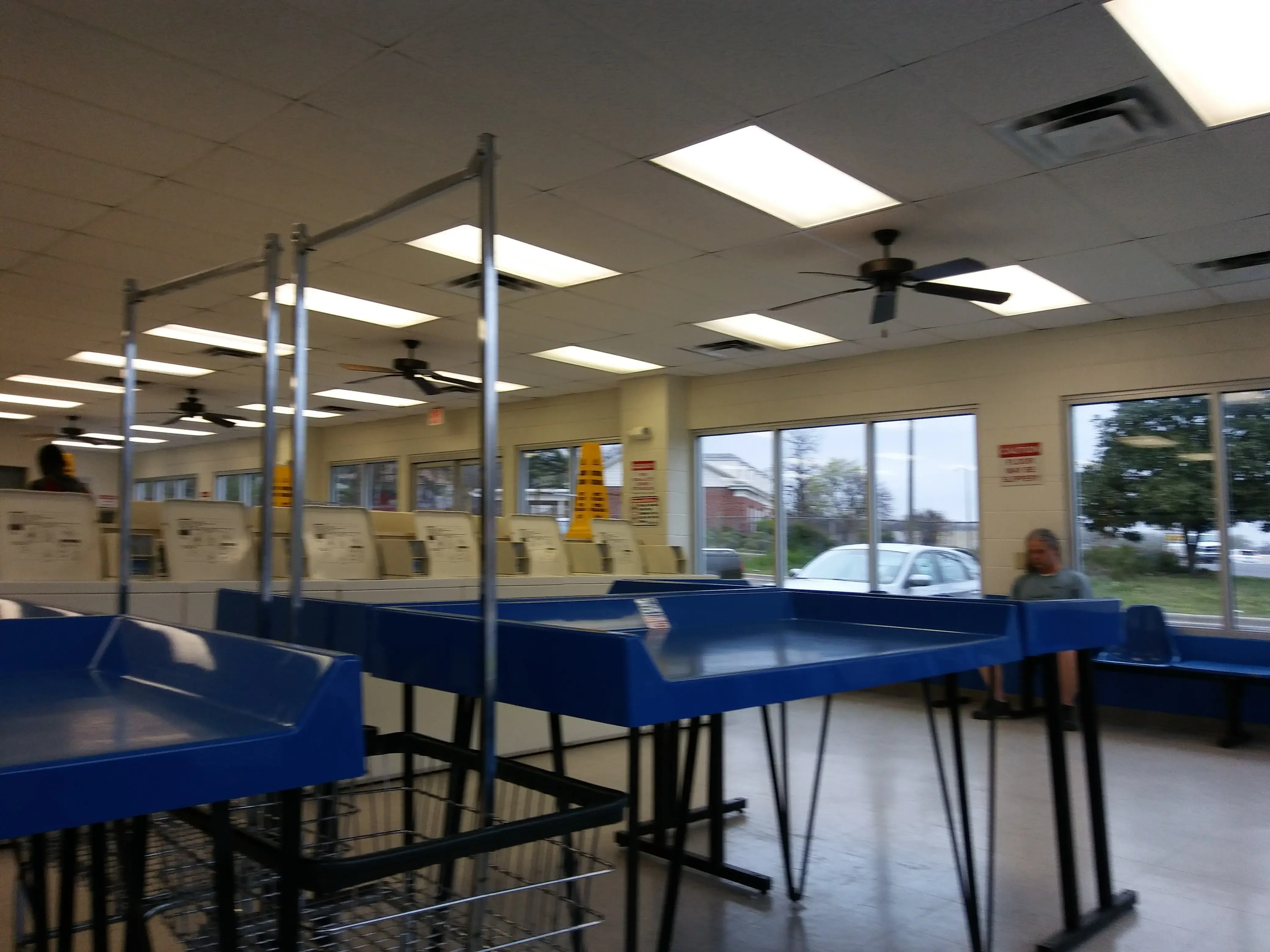 Wash-N-Go Coin Laundry thumbnail 20