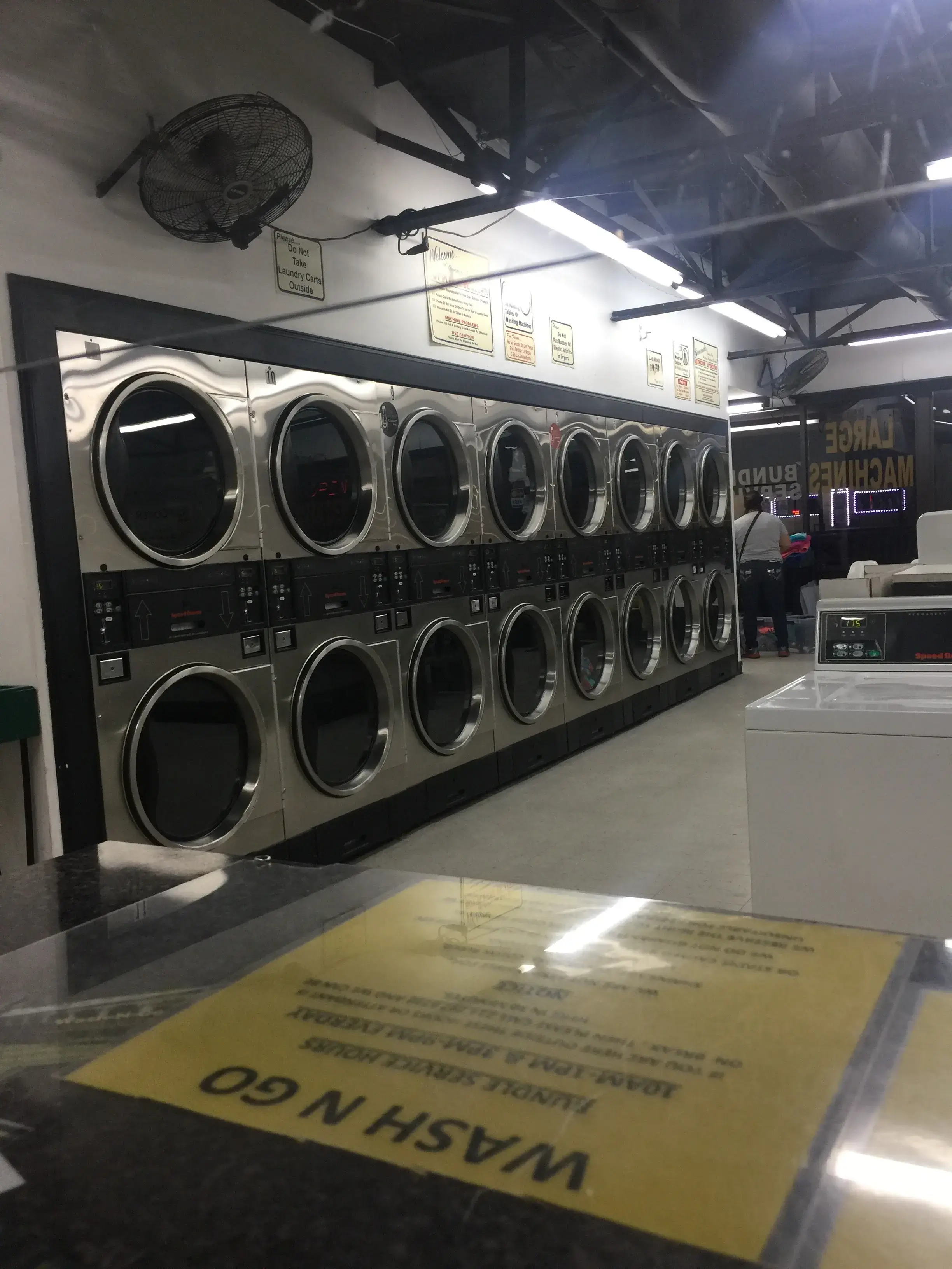 Wash N Go Coin Laundry thumbnail 7
