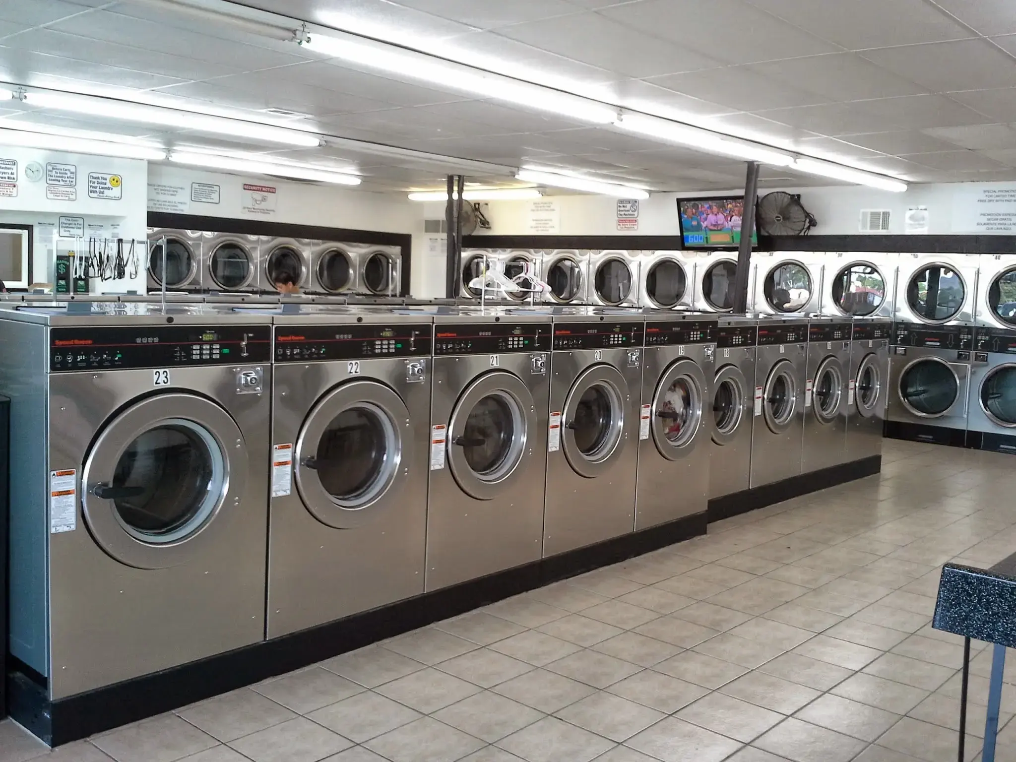 Wash N Go Coin Laundry - Image 9