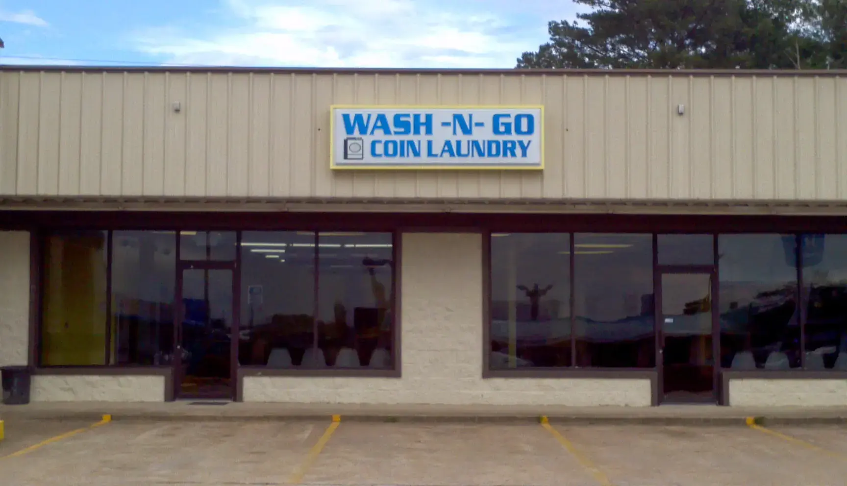 Wash N Go Coin Laundry location