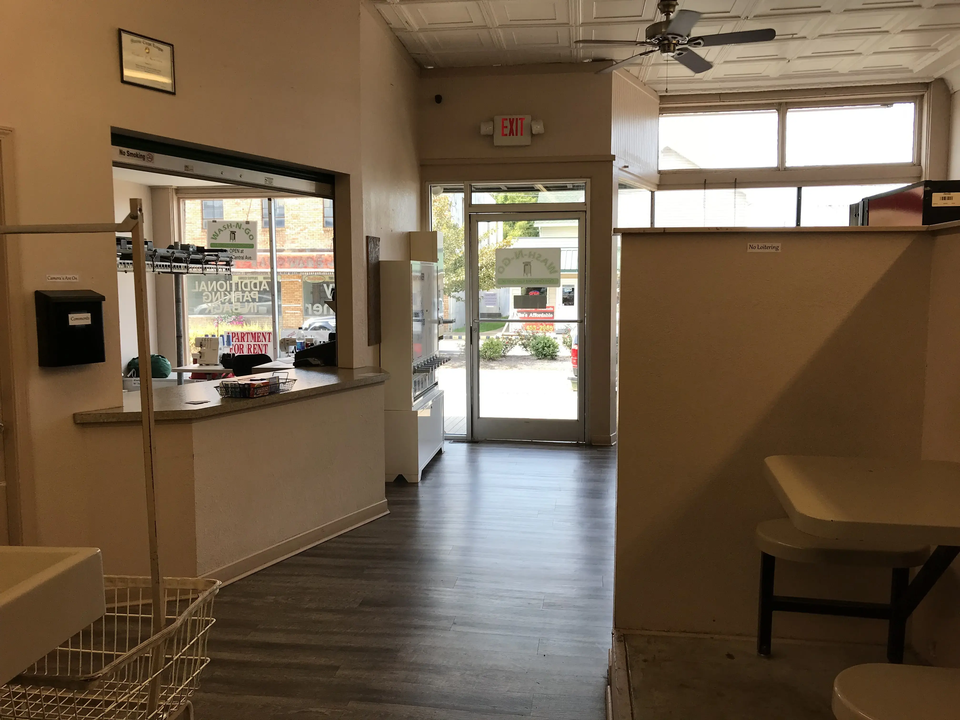 Wash-N-Go Coin Operated Laundromat thumbnail 5