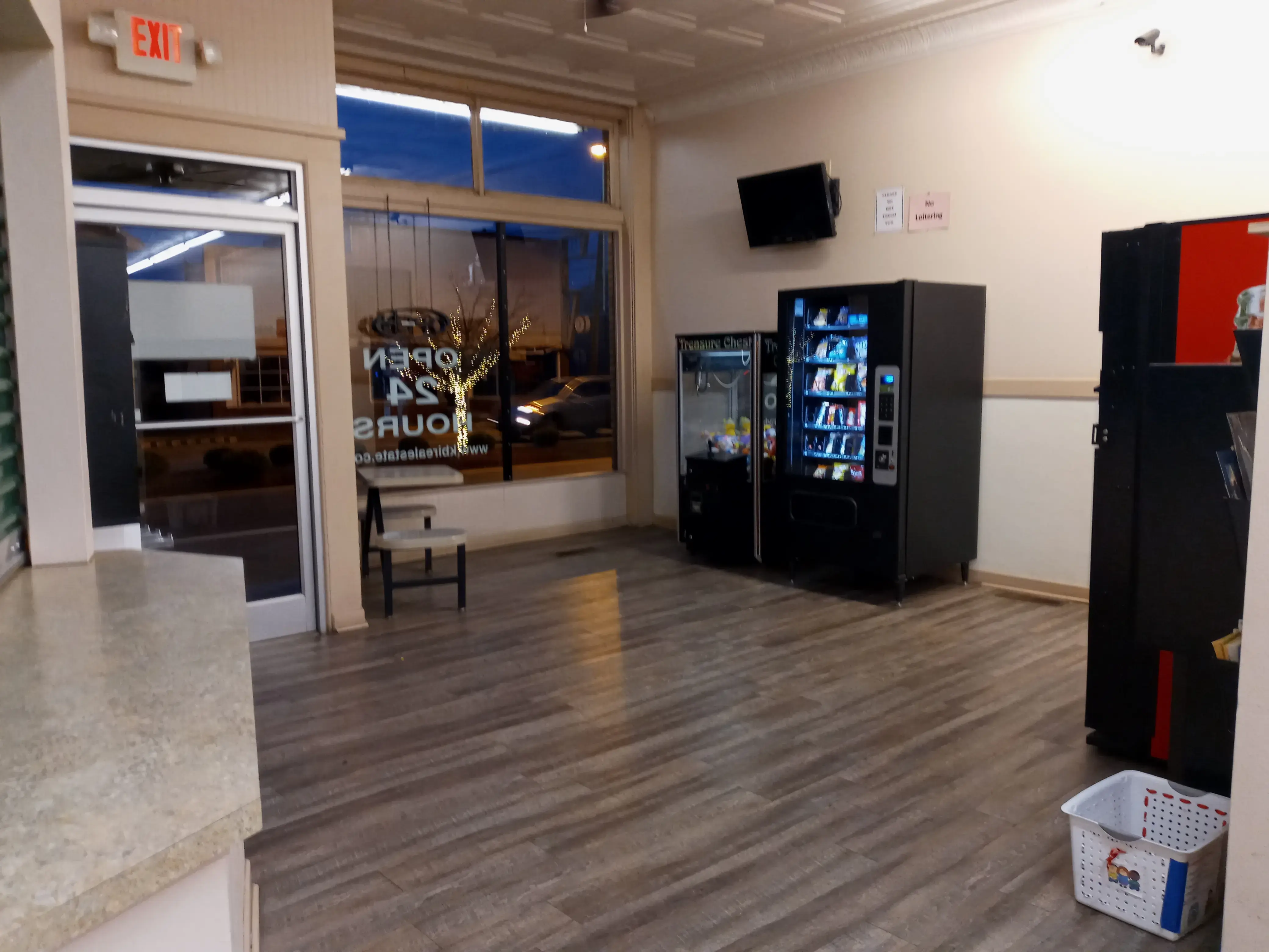 Wash-N-Go Coin Operated Laundromat thumbnail 18