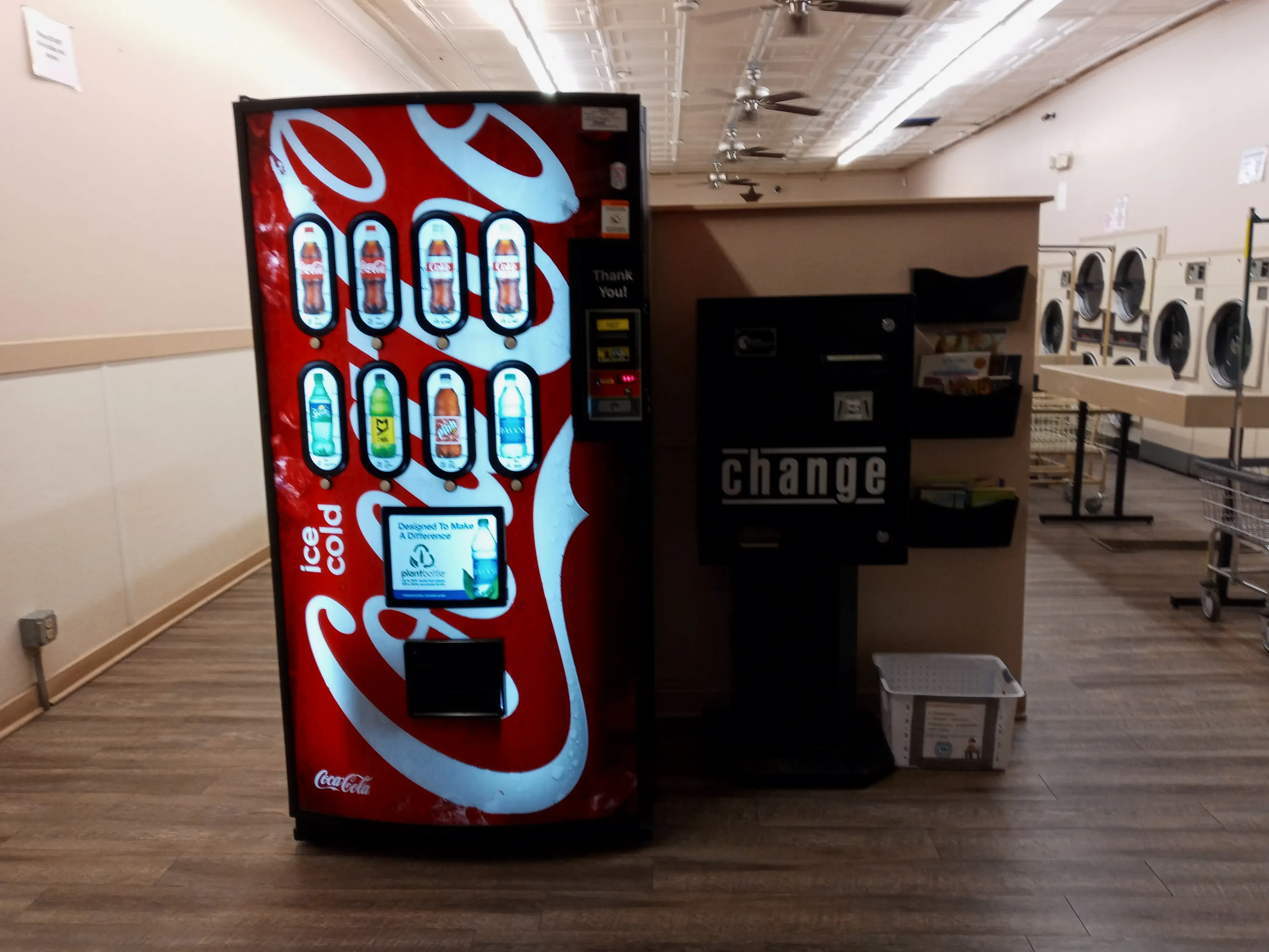 Wash-N-Go Coin Operated Laundromat thumbnail 9