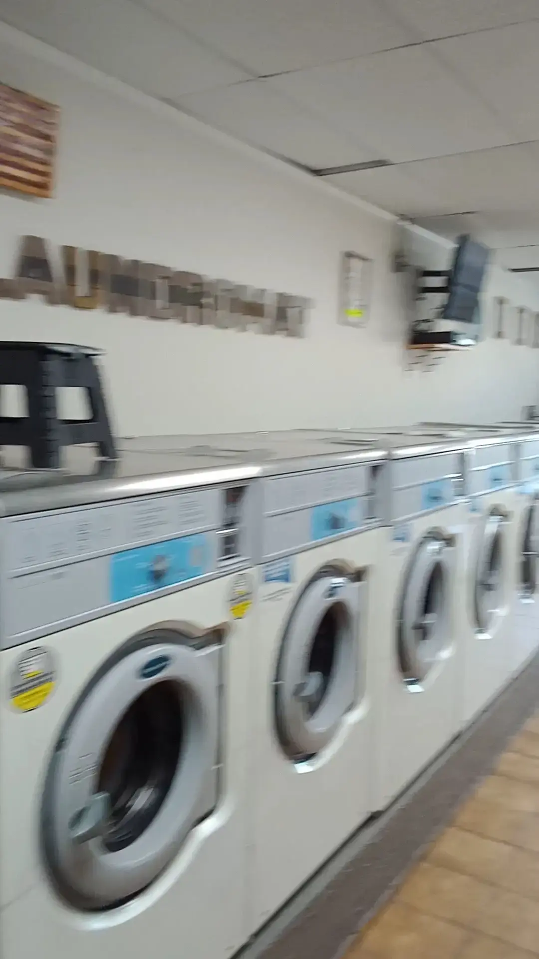 Wash N' Go Laundromat - Image 7