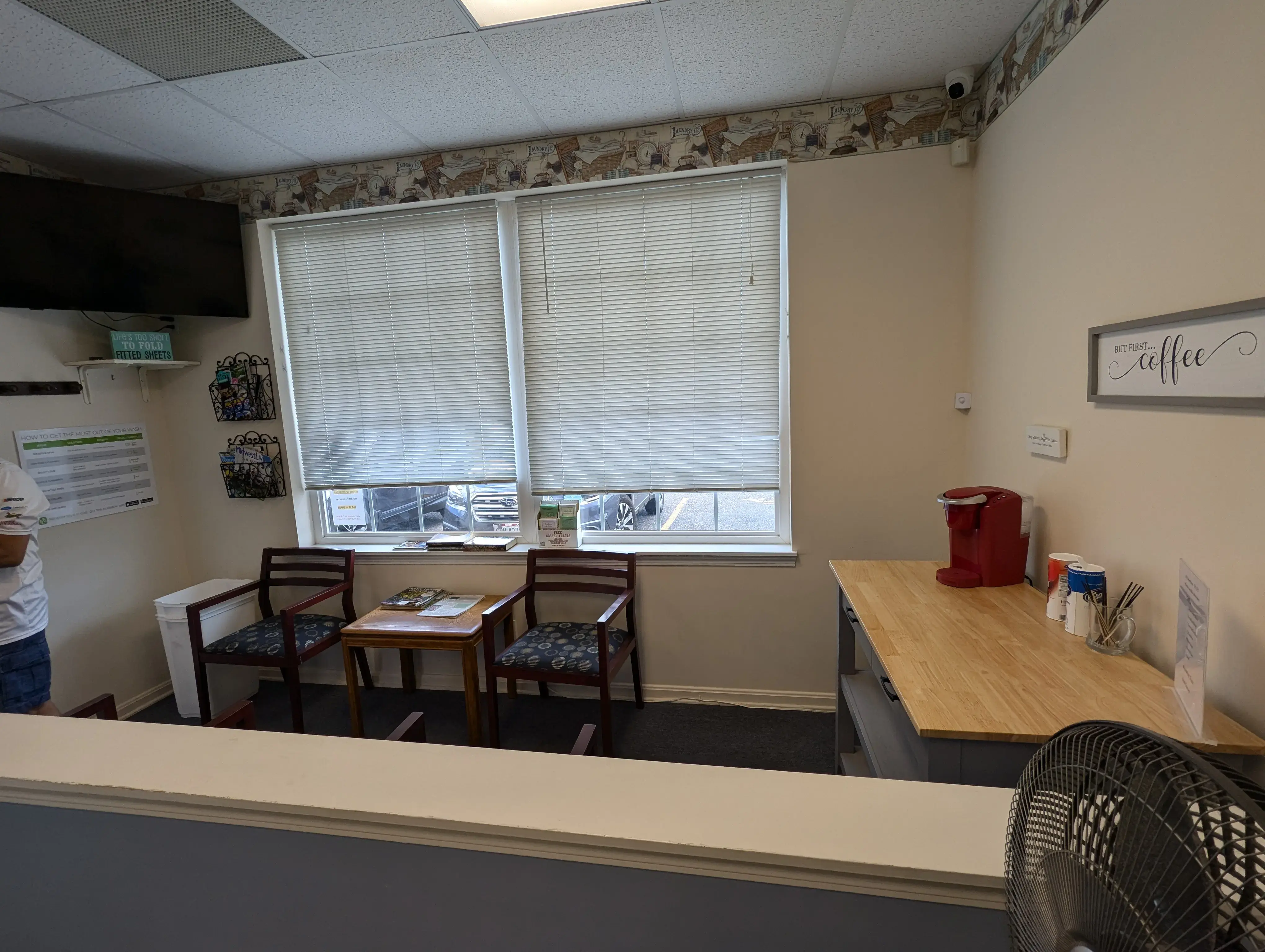 Wash N Go Laundromat - Image 12