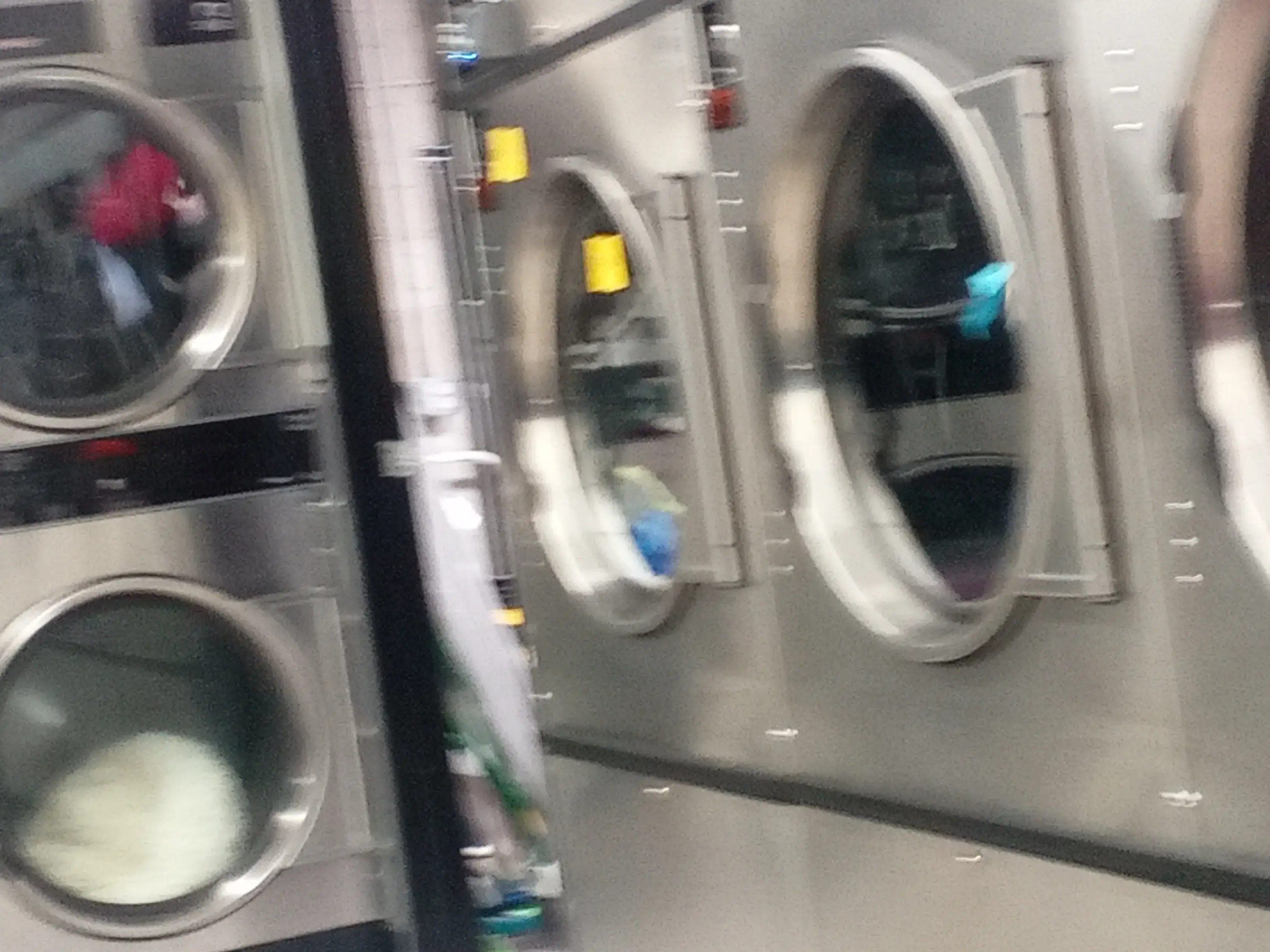 Wash N Go Laundry thumbnail 13