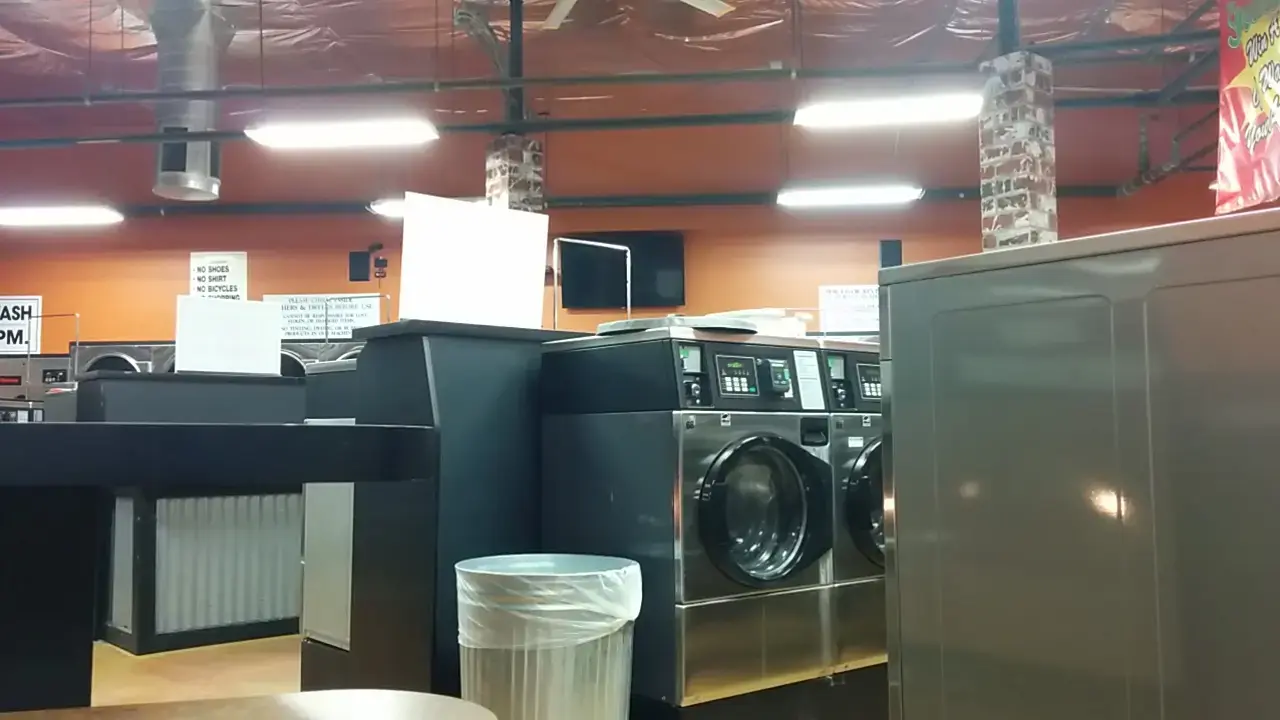 Wash N Go Laundry - Image 10