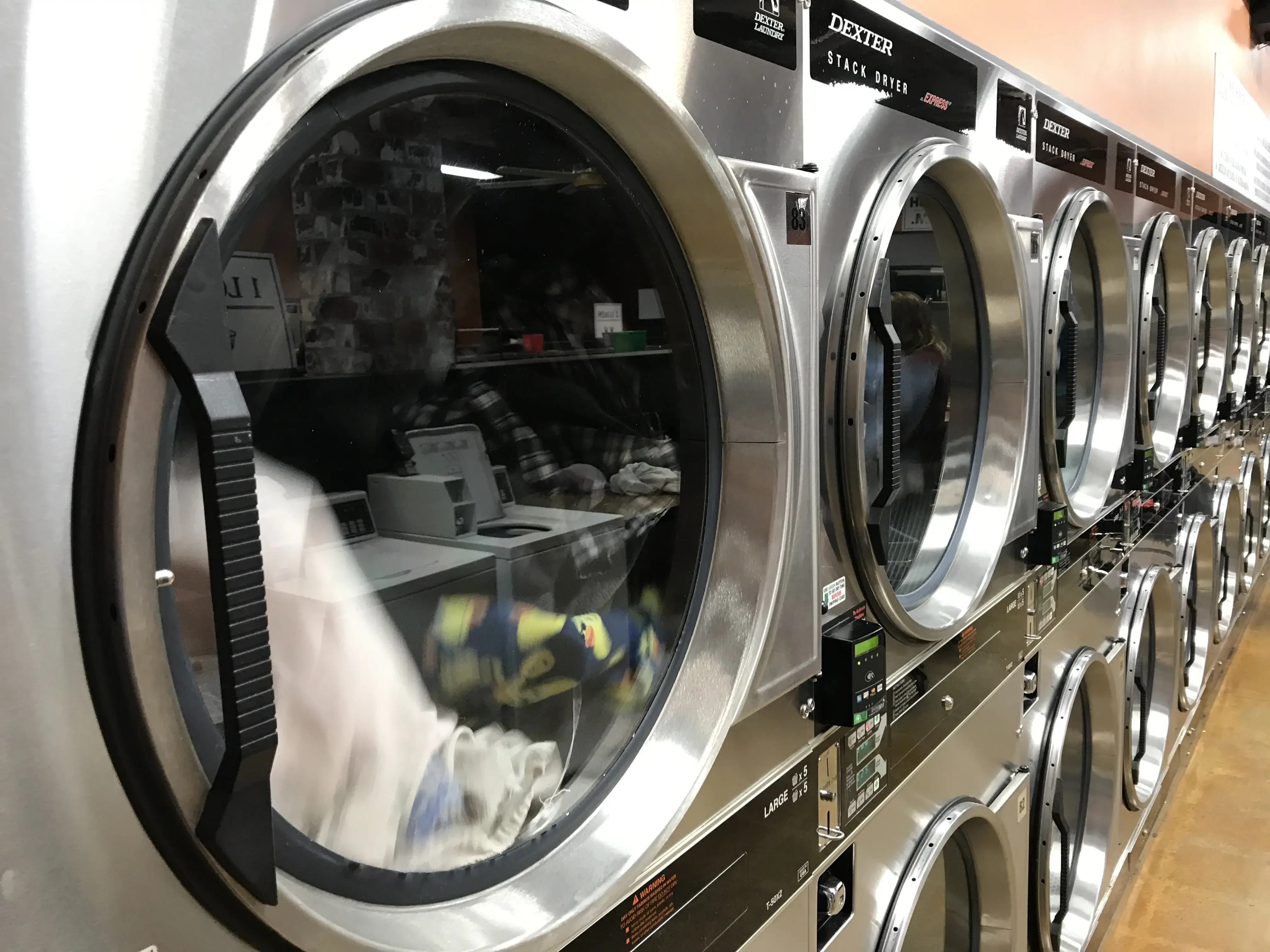 Wash N Go Laundry thumbnail 11