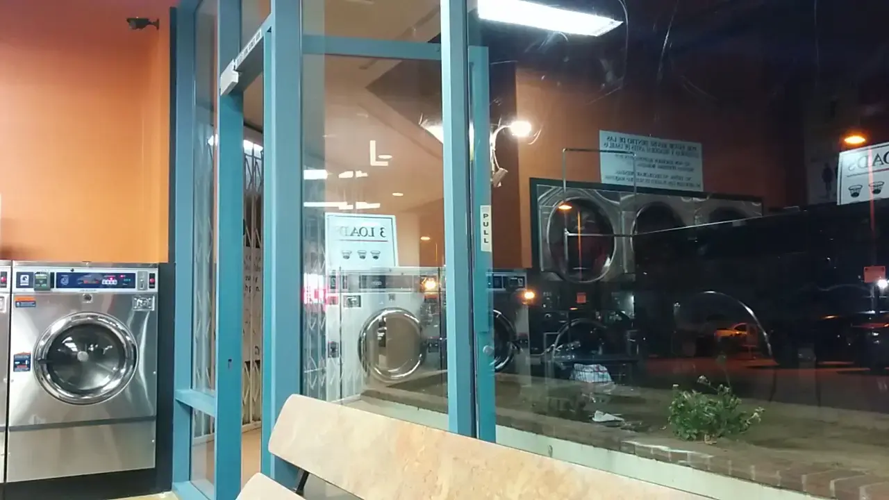 Wash N Go Laundry - Image 14