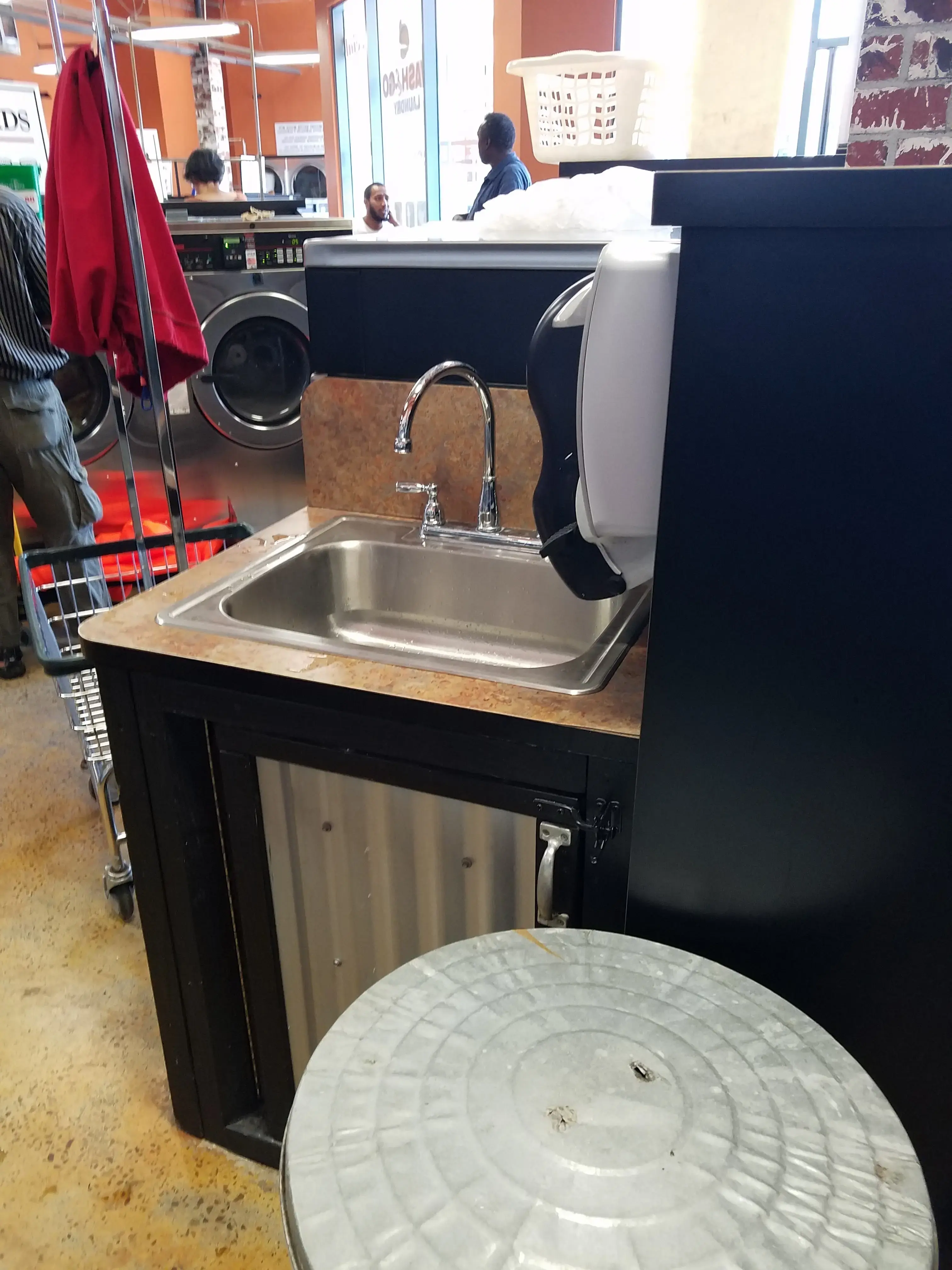 Wash N Go Laundry - Image 15