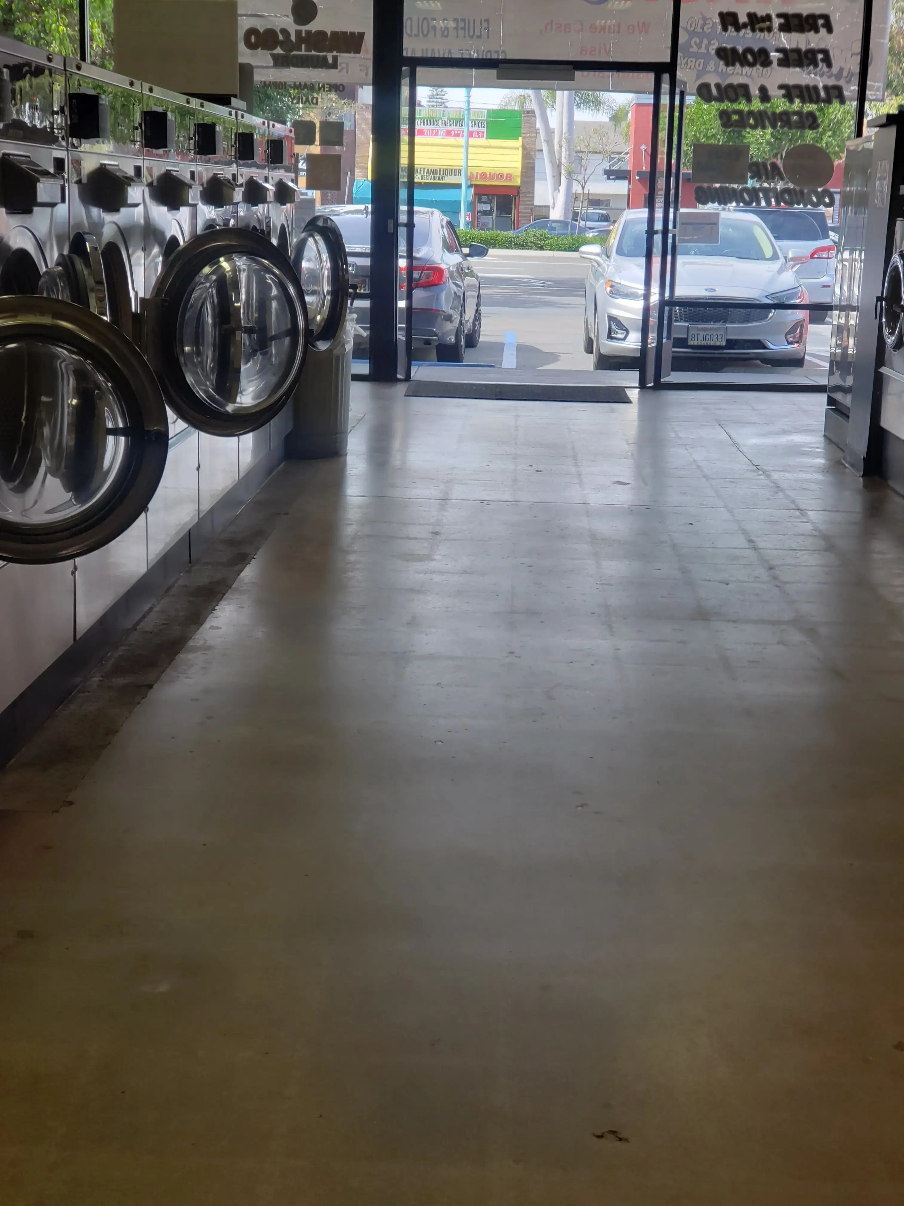 Wash N Go Laundry thumbnail 16