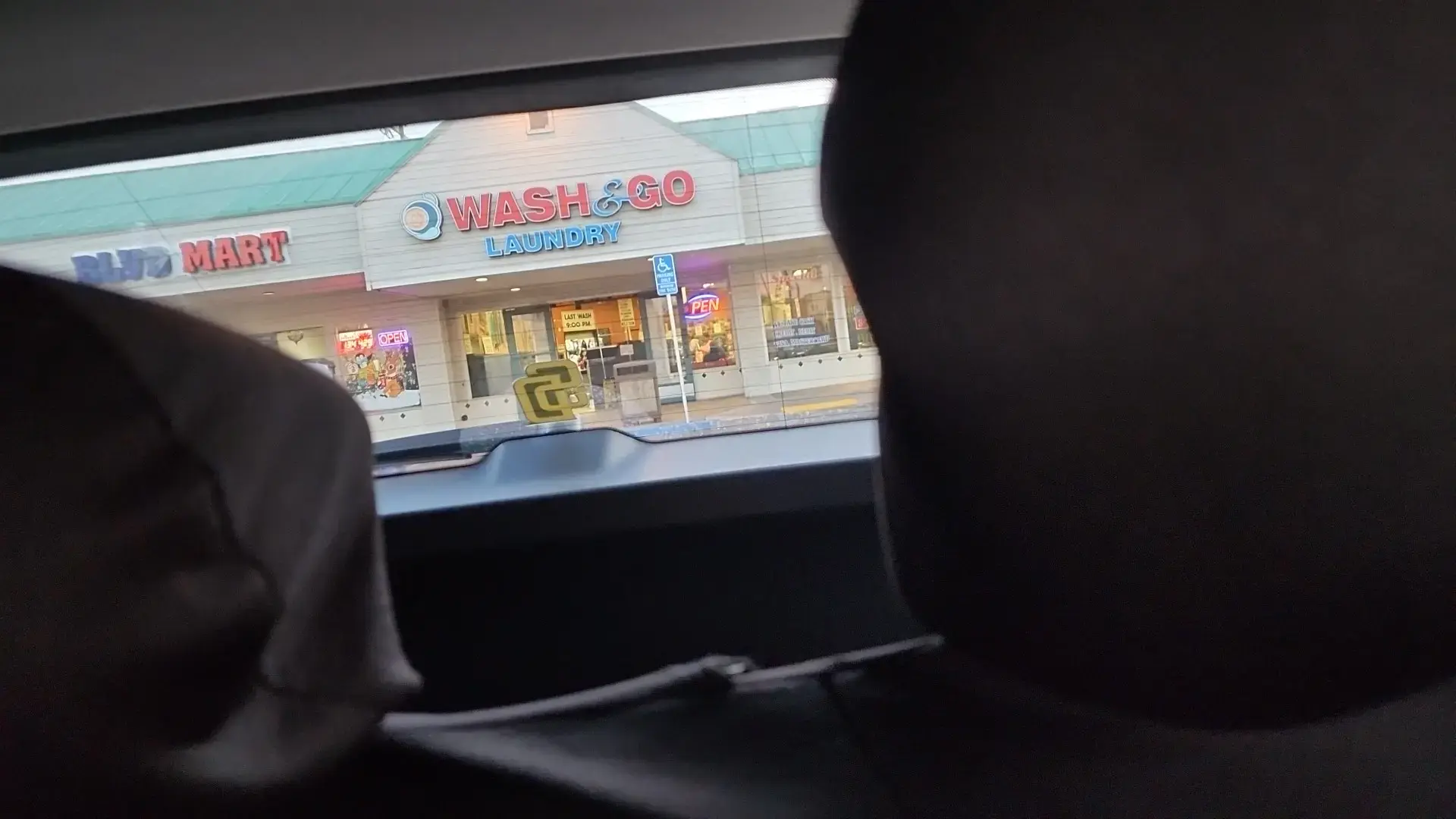 Wash N Go Laundry thumbnail 12