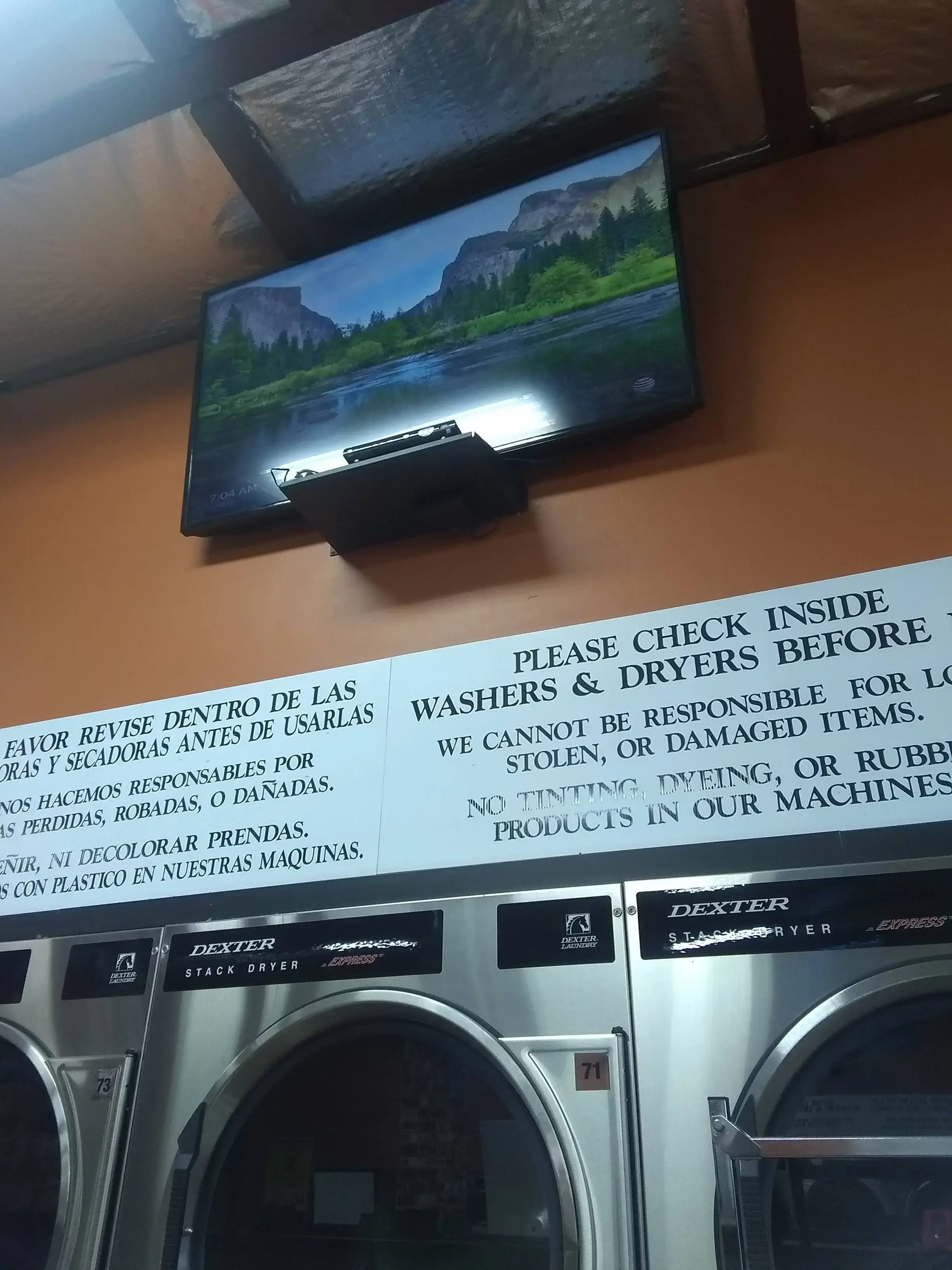 Wash N Go Laundry - Image 14