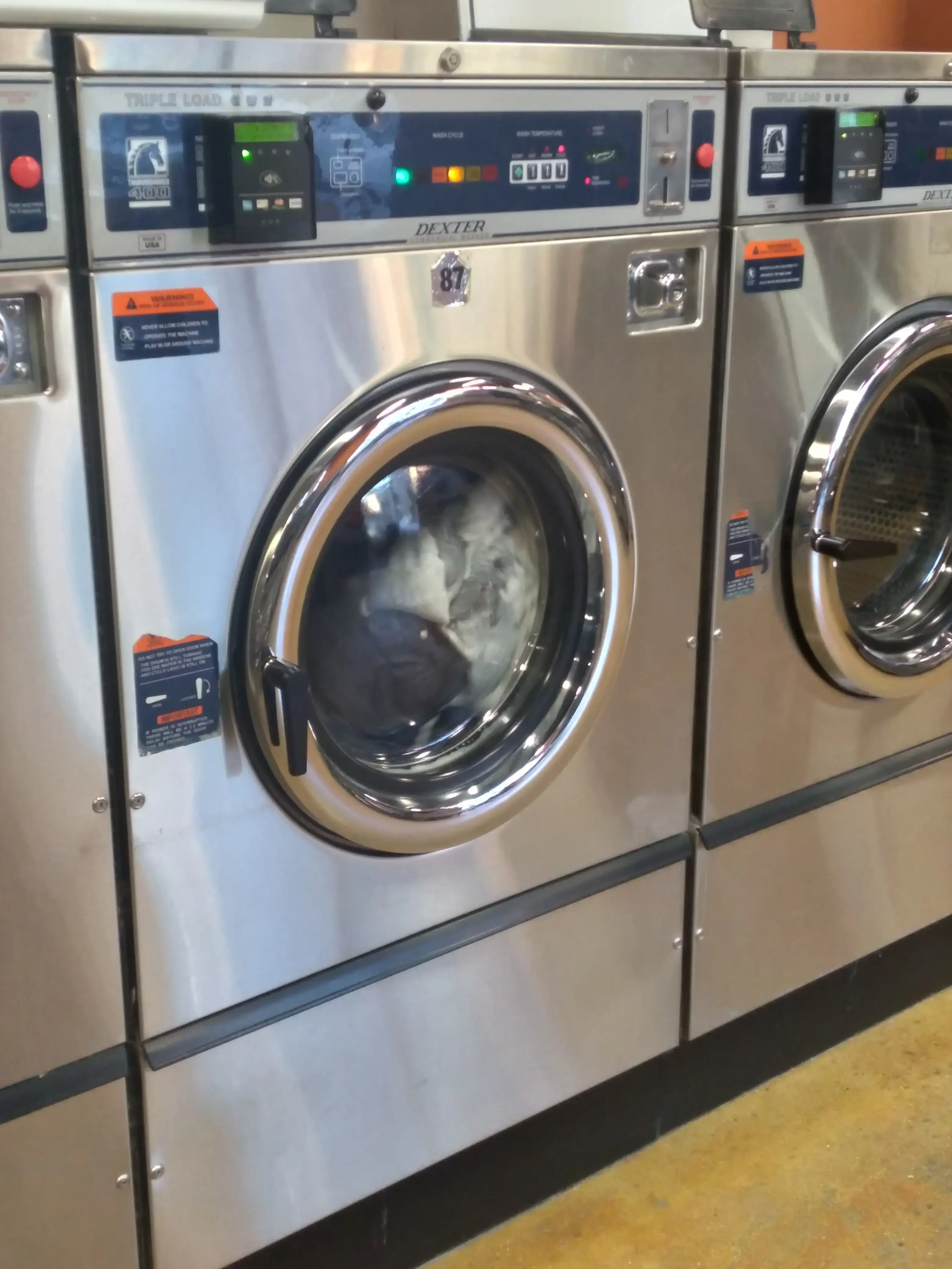 Wash N Go Laundry thumbnail 14