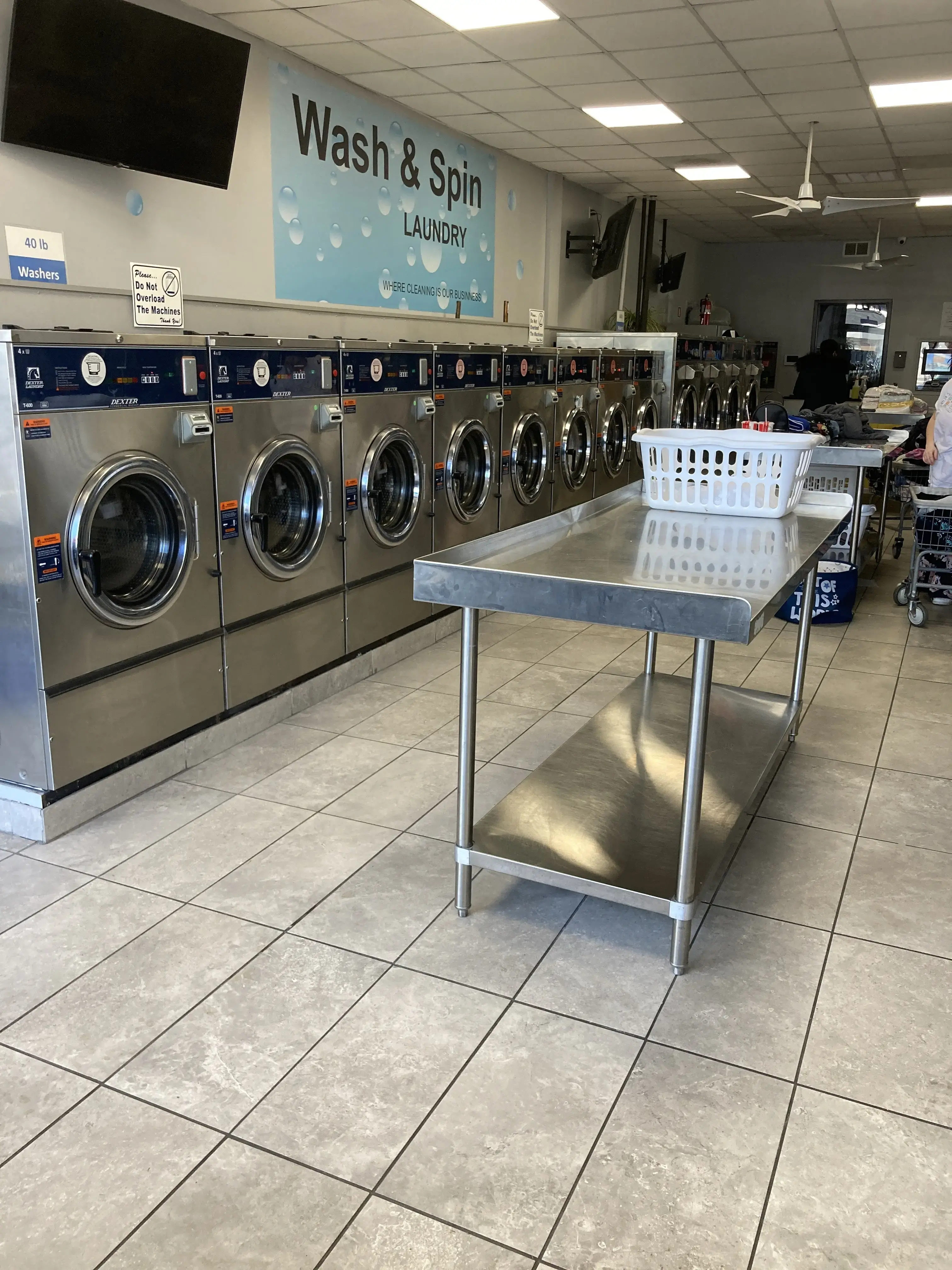 Wash-N-Spin Laundromat thumbnail 19
