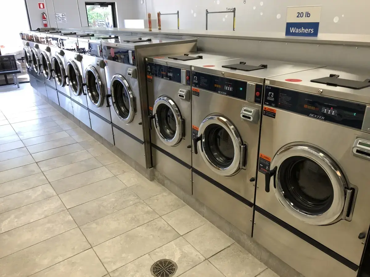 Wash-N-Spin Laundromat - Image 15