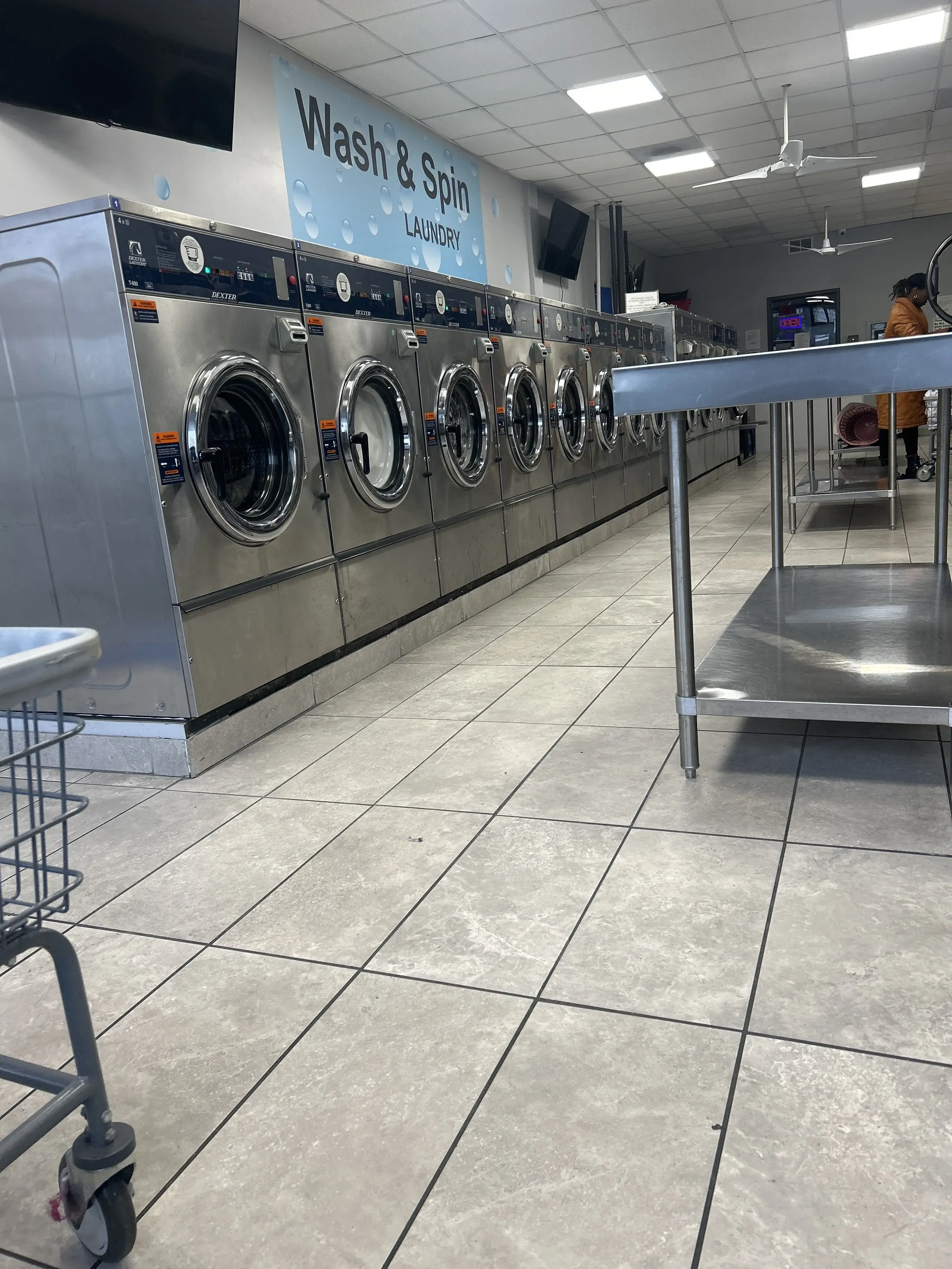 Wash-N-Spin Laundromat thumbnail 20