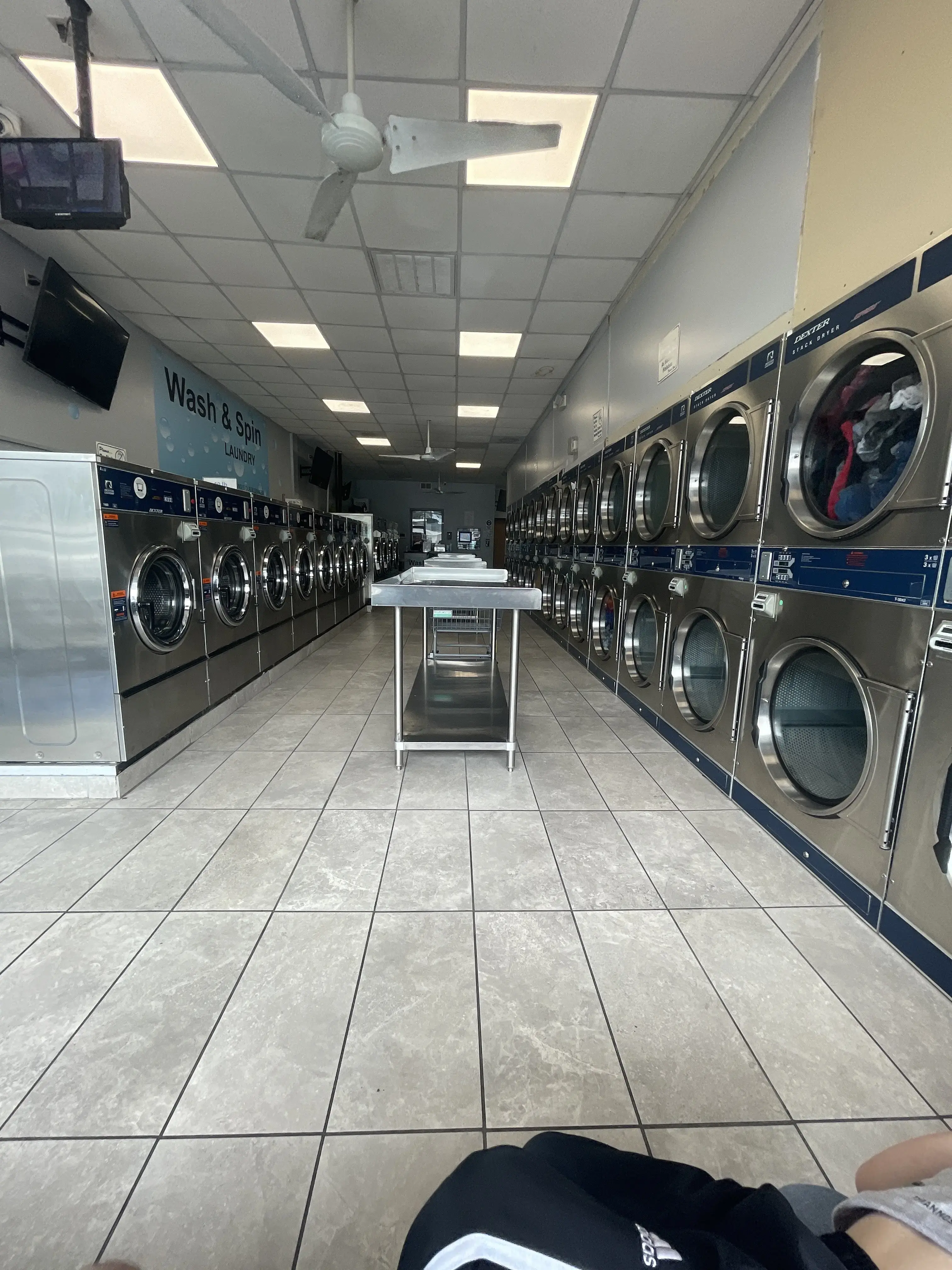 Wash-N-Spin Laundromat thumbnail 18