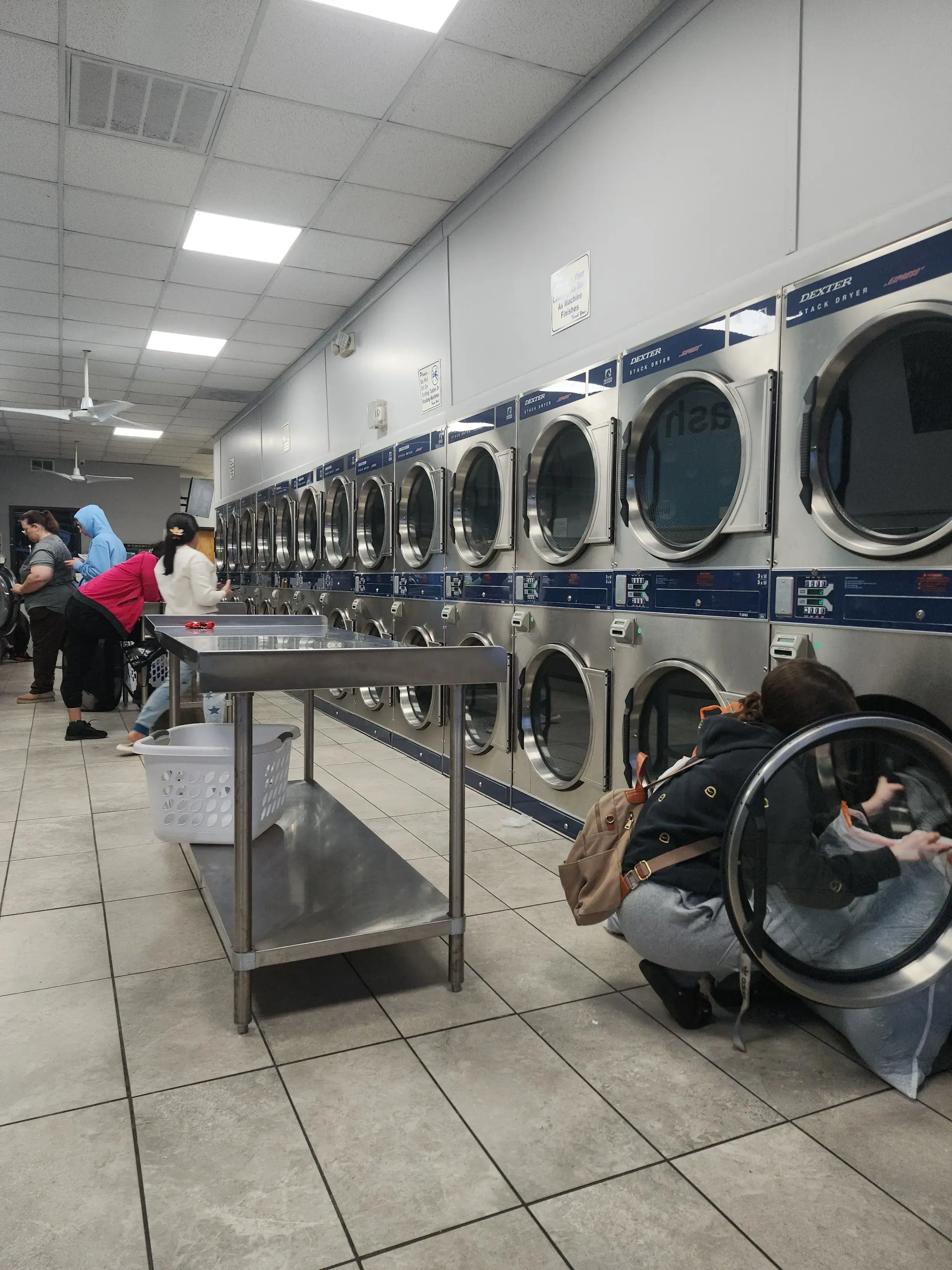 Wash-N-Spin Laundromat - Image 16