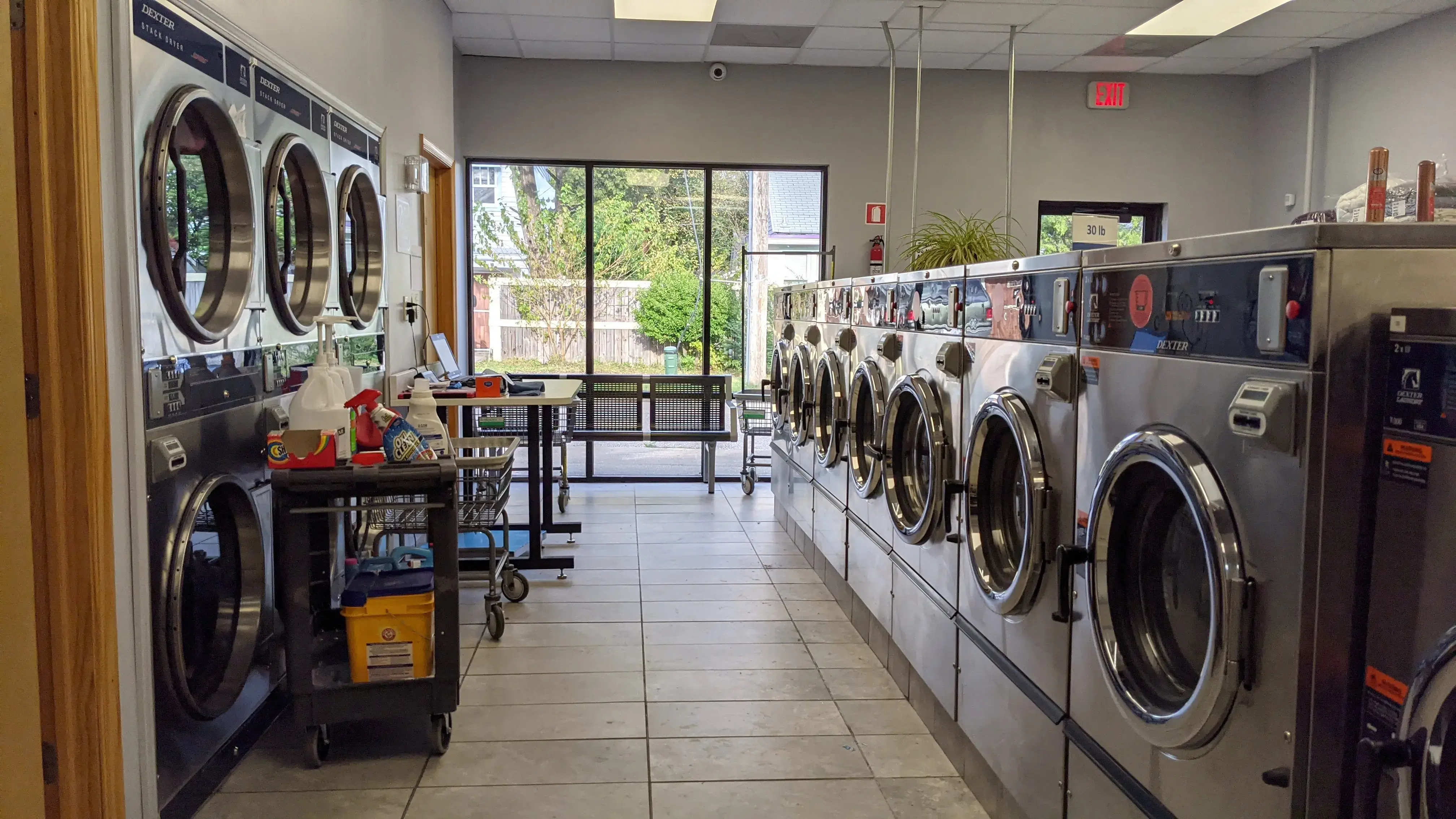Wash-N-Spin Laundromat - Image 14