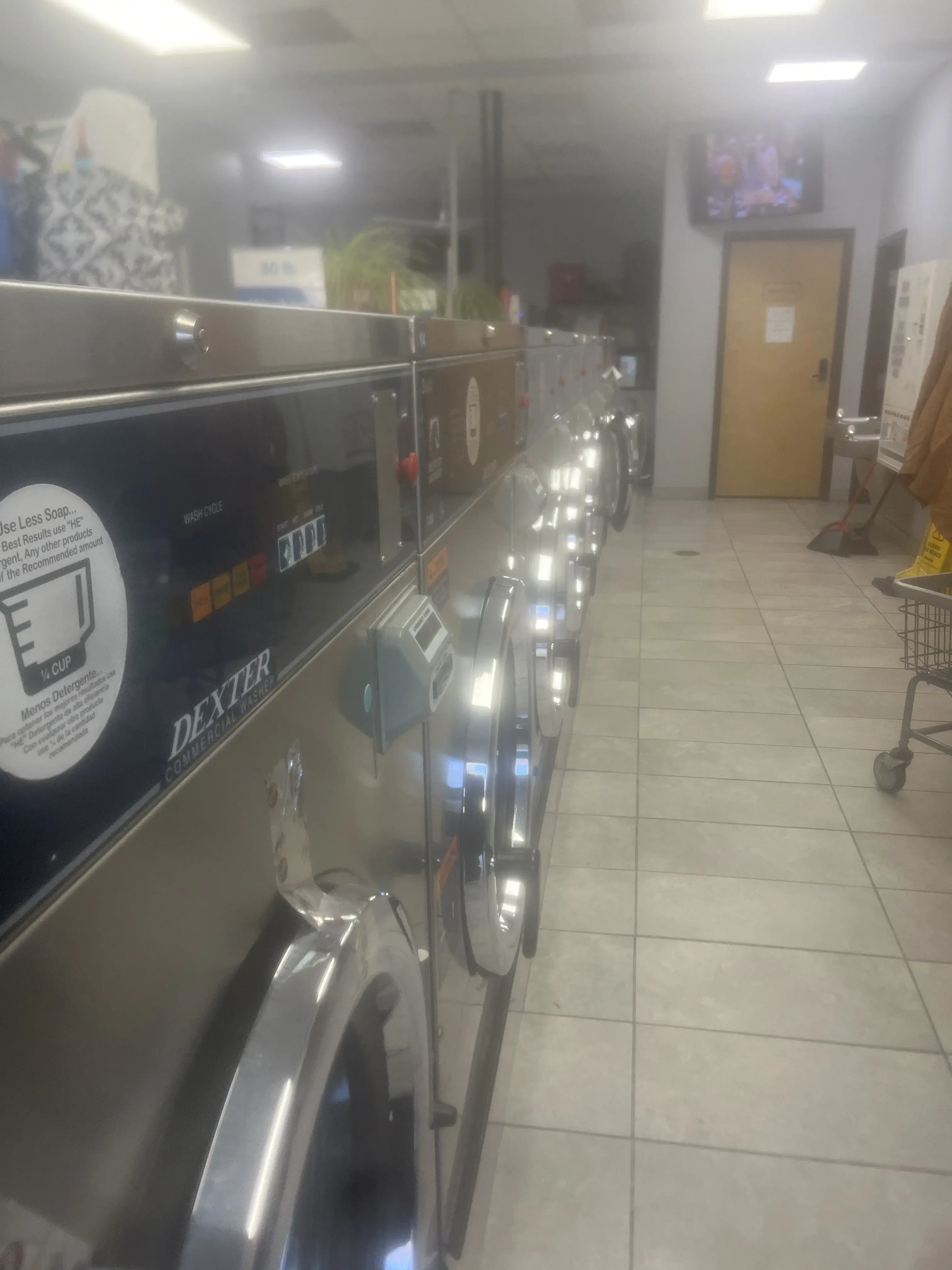Wash-N-Spin Laundromat - Image 7