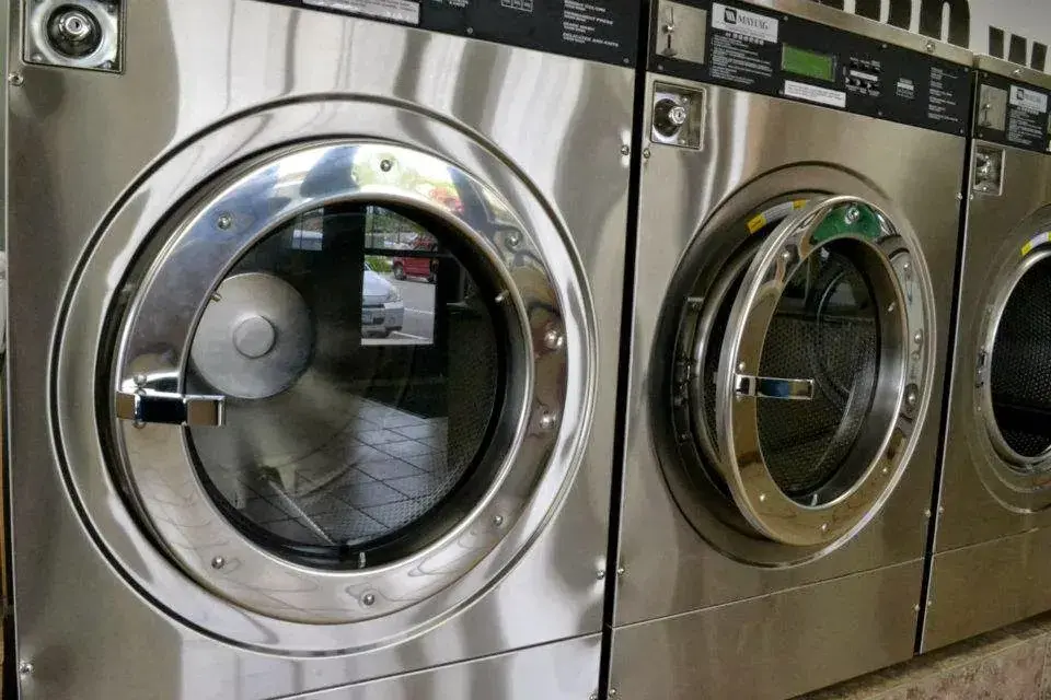 Wash-n-Tan - Image 8