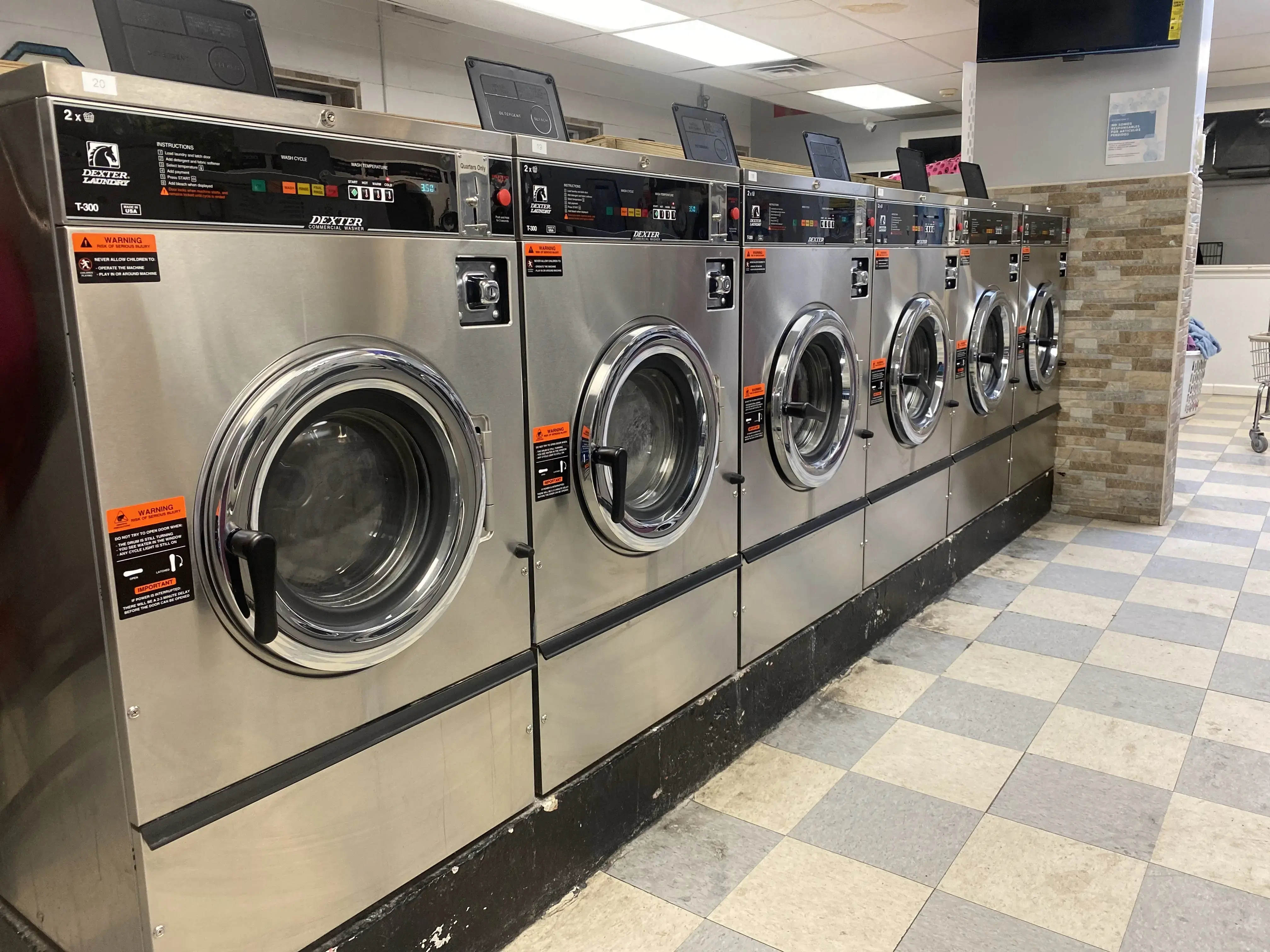 Wash N' Time Laundromat - Image 19