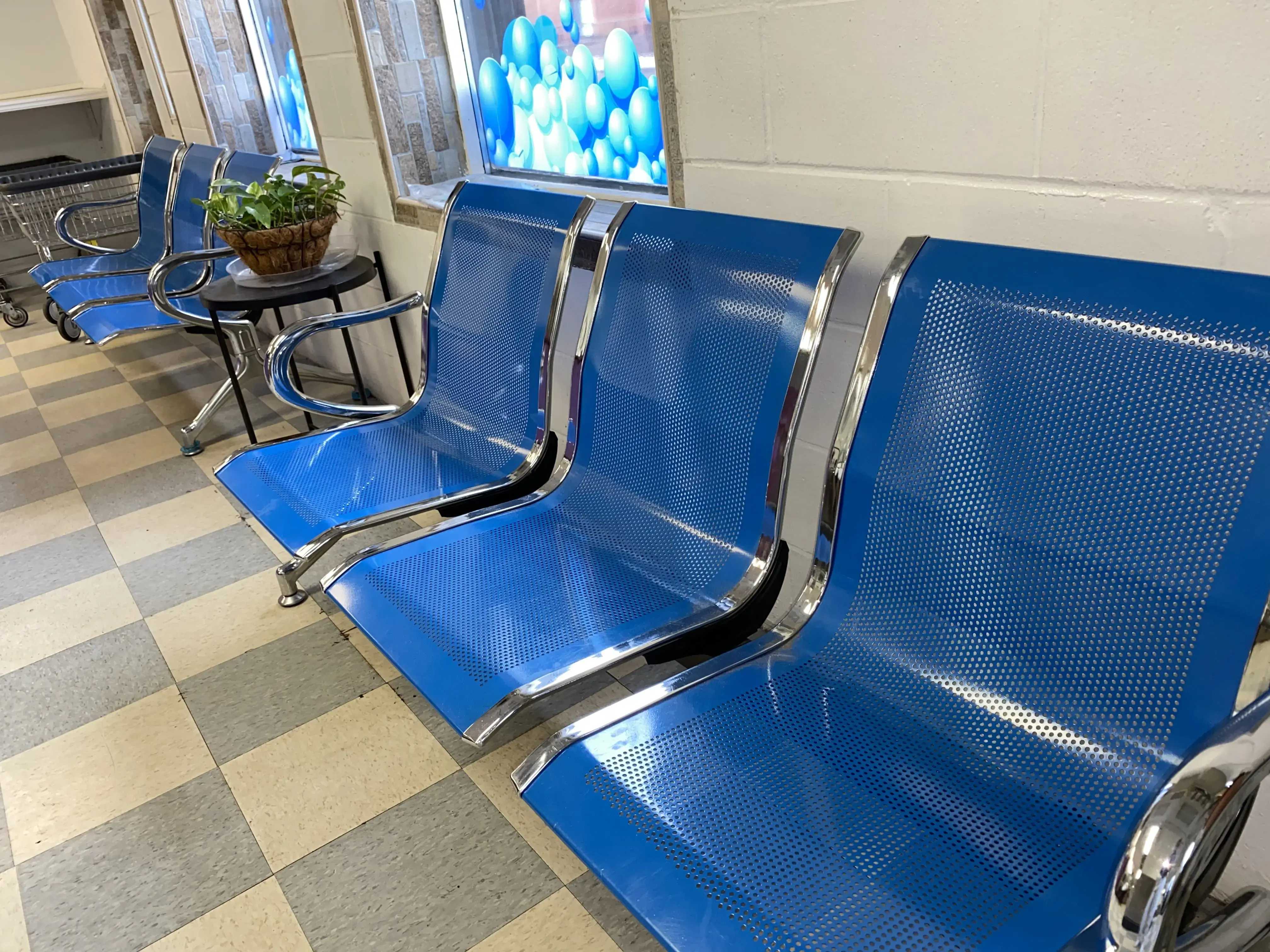 Wash N' Time Laundromat - Image 3