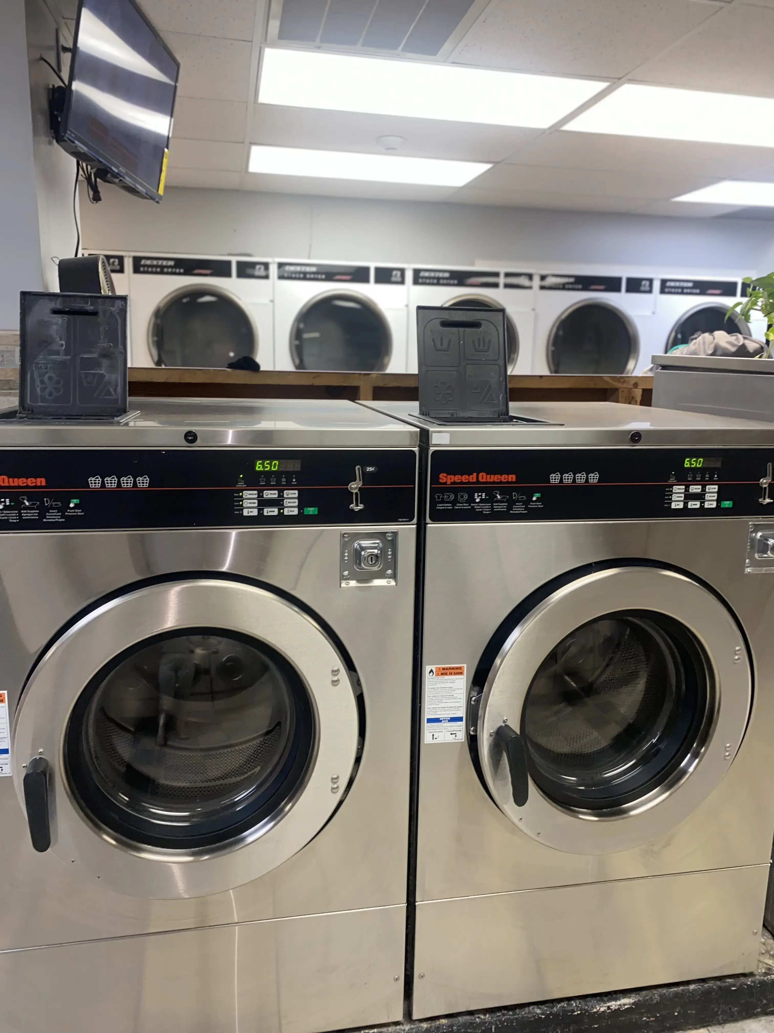 Wash N' Time Laundromat - Image 16