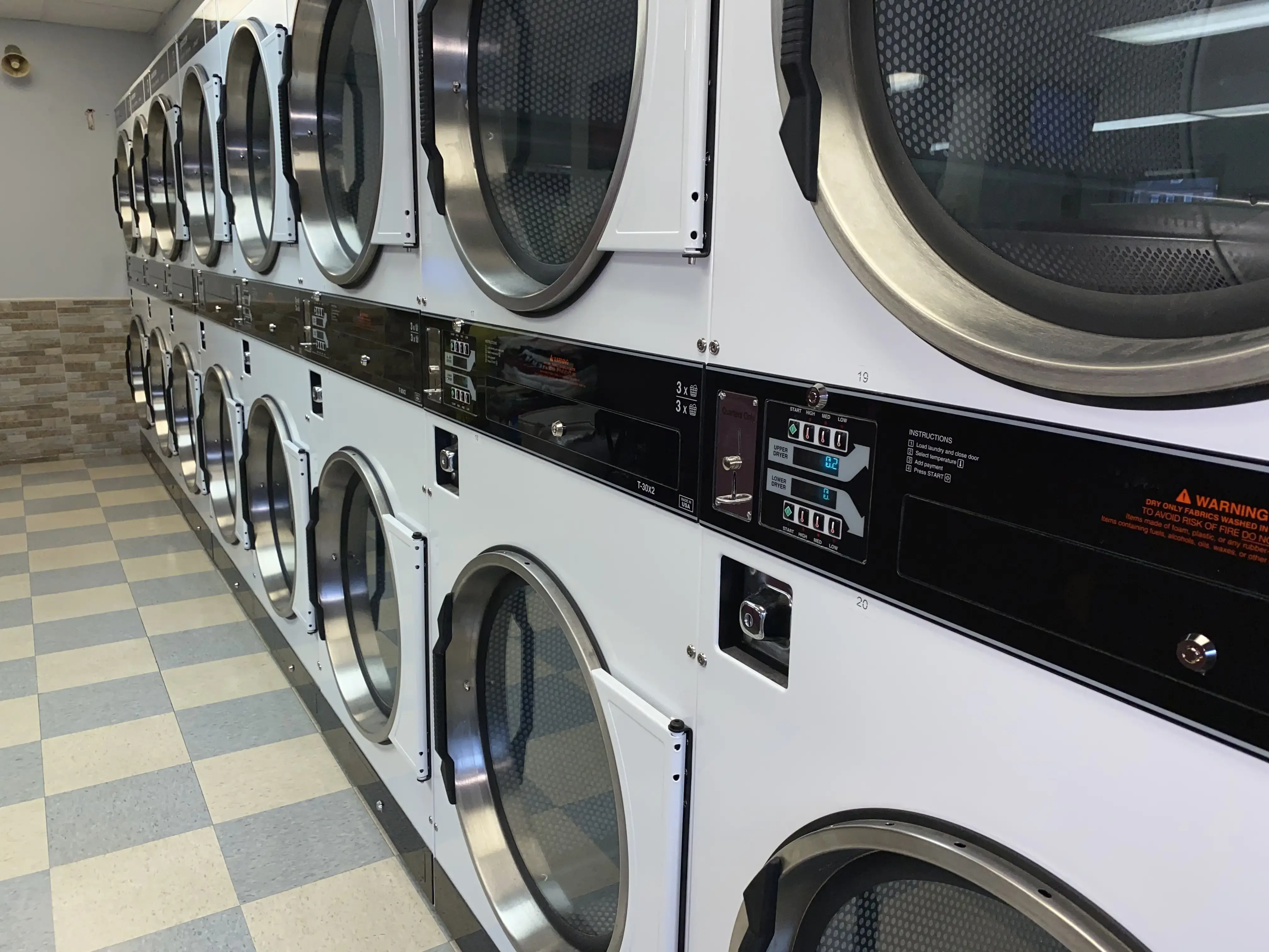 Wash N' Time Laundromat - Image 17