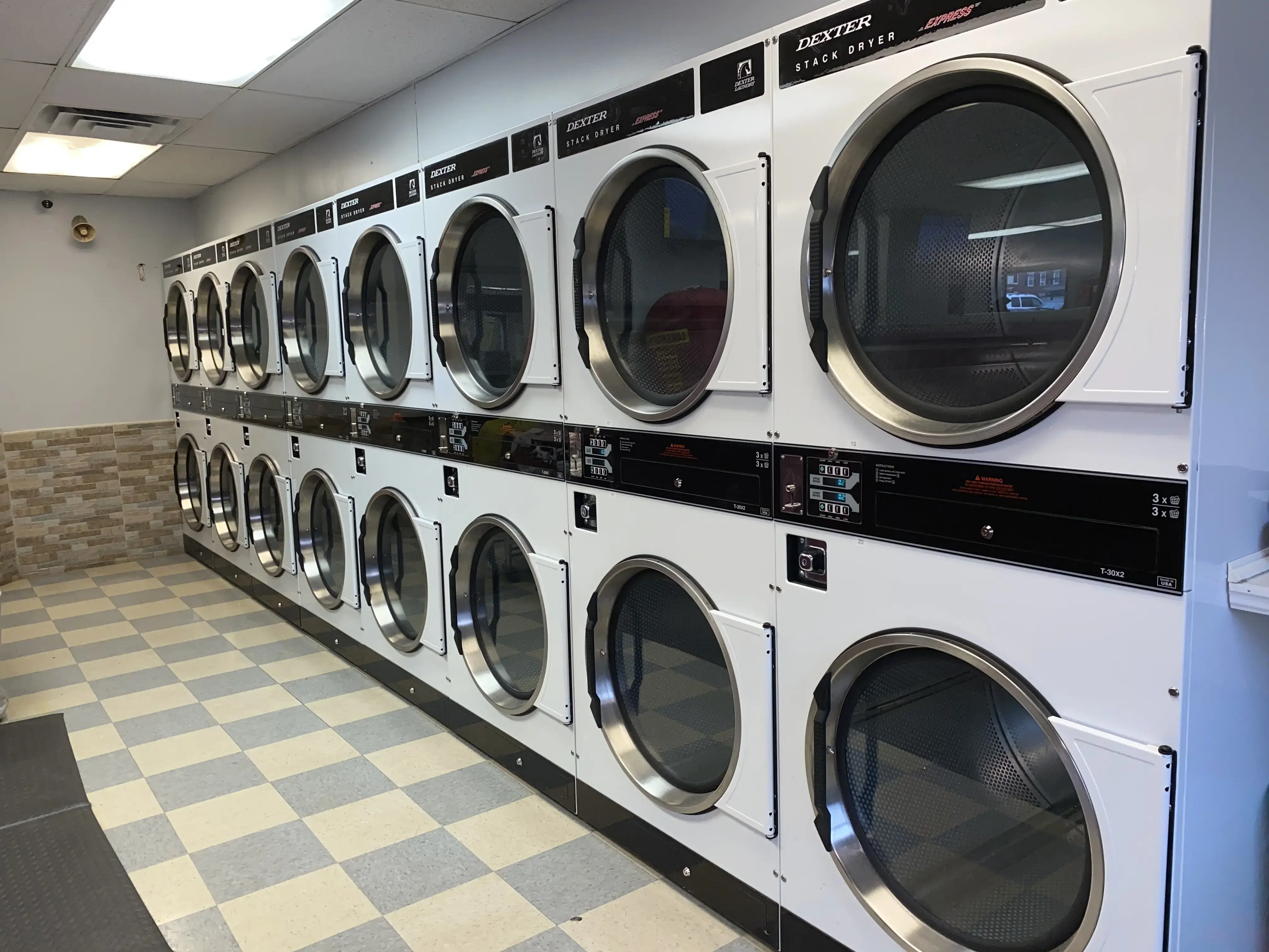 Wash N' Time Laundromat - Image 18