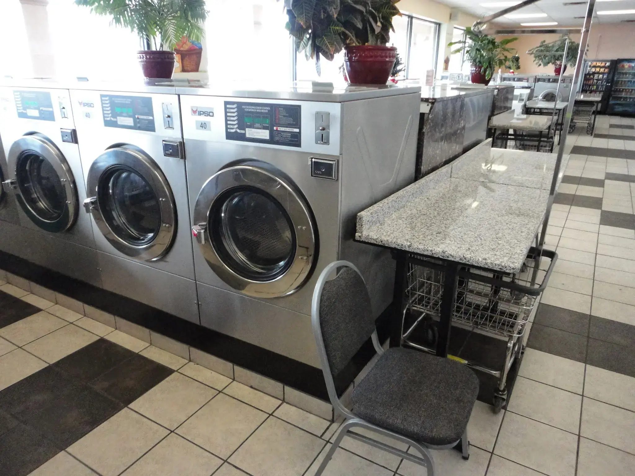 Wash N Time Laundromat - Image 15