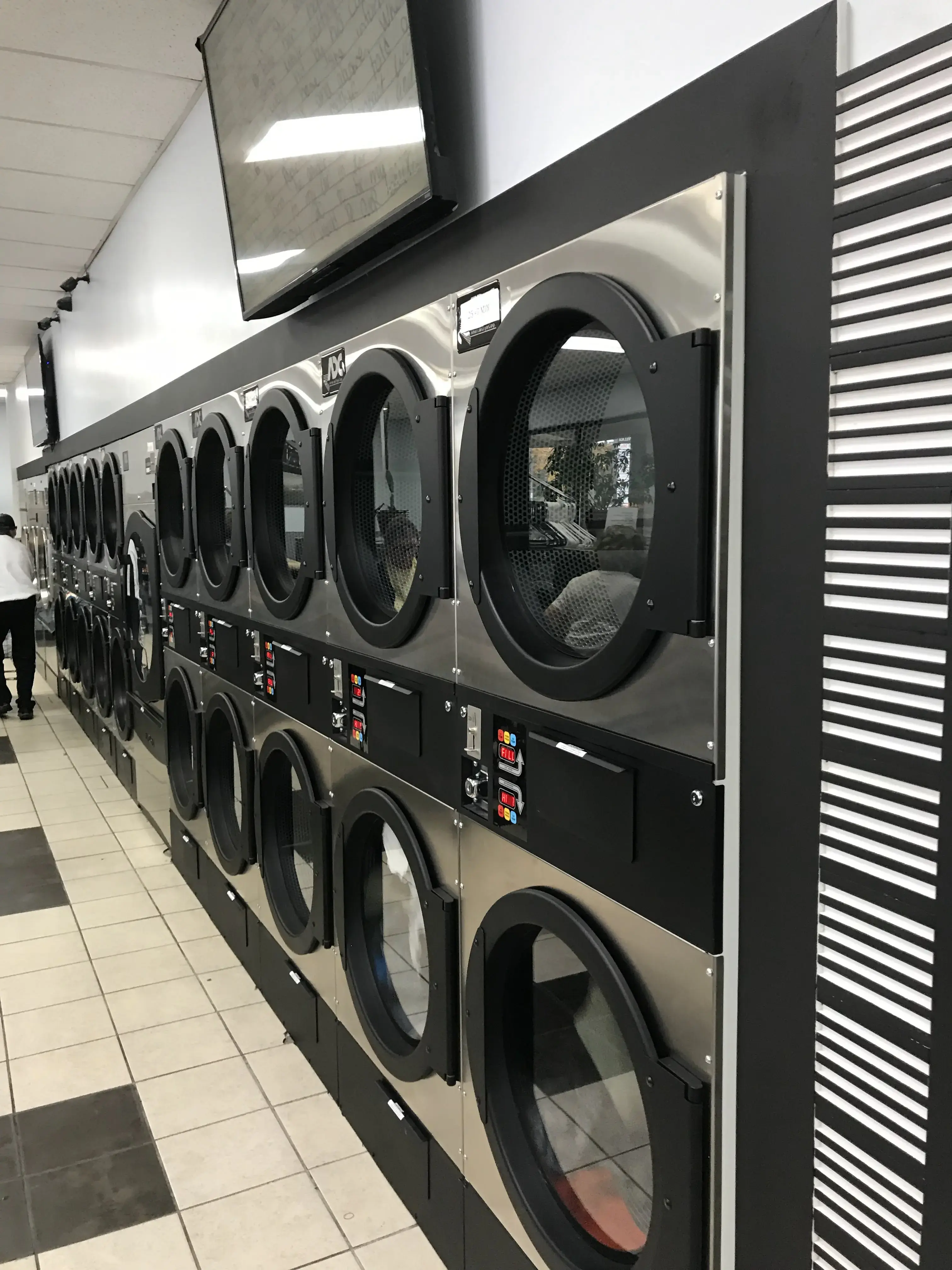 Wash N Time Laundromat thumbnail 18