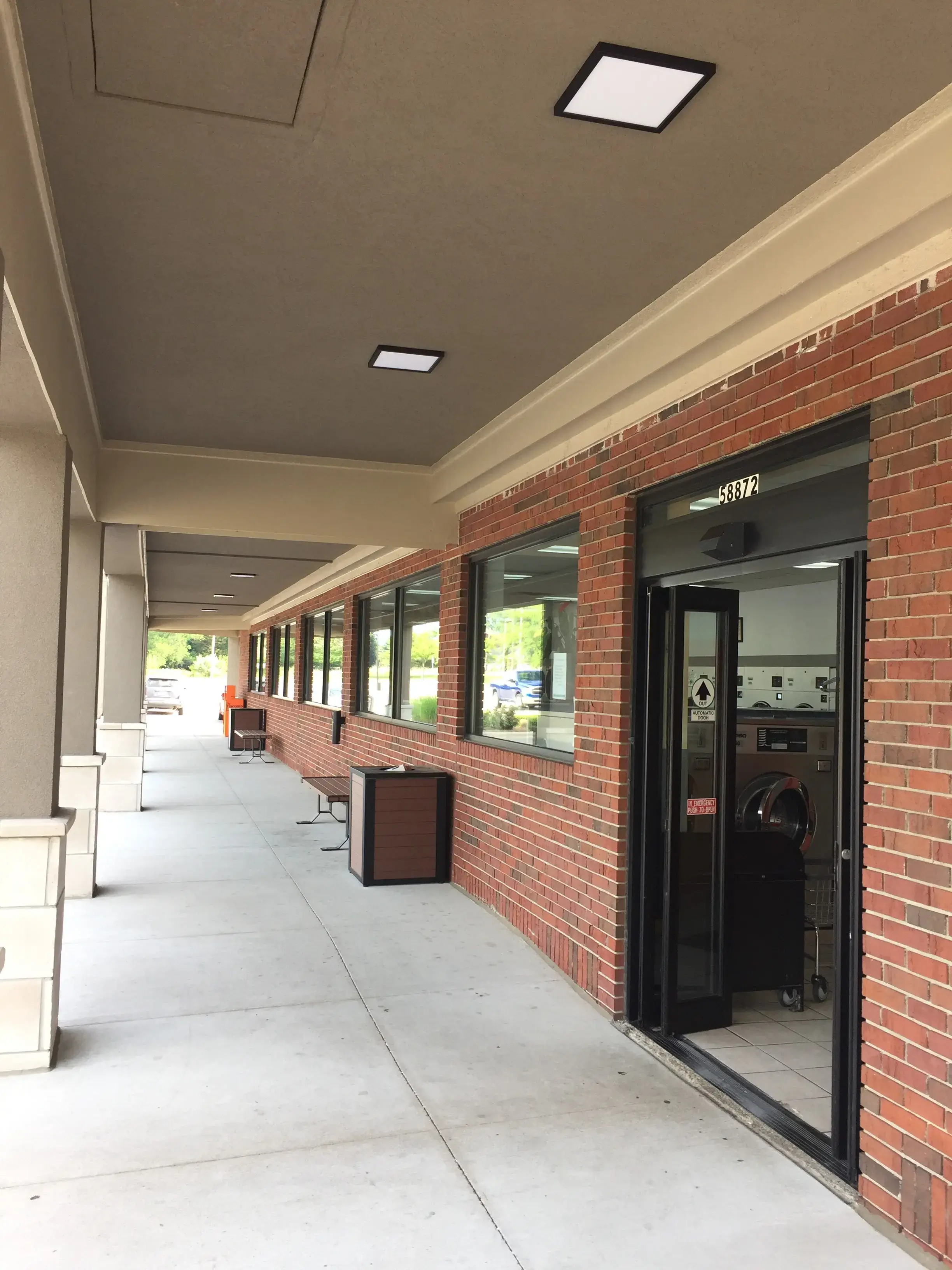 Wash N Time Laundromat - Image 5