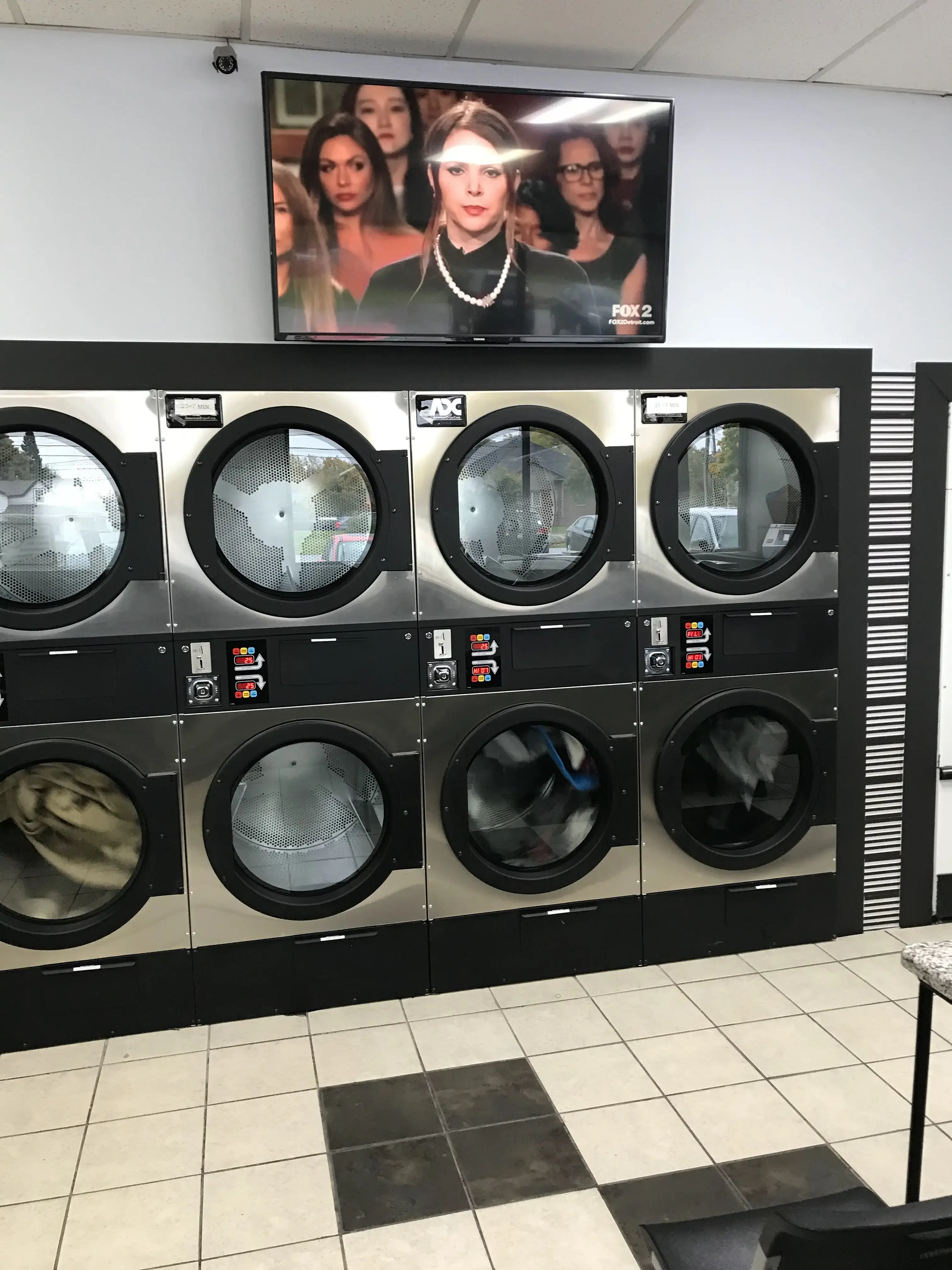 Wash N Time Laundromat - Image 12